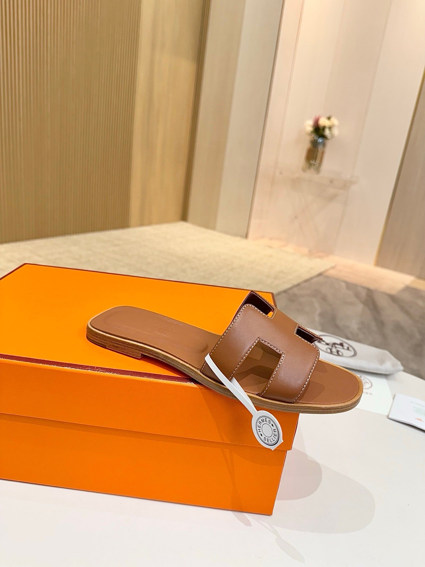 Hermes Oran Sandals in Brown - Afbeelding 2