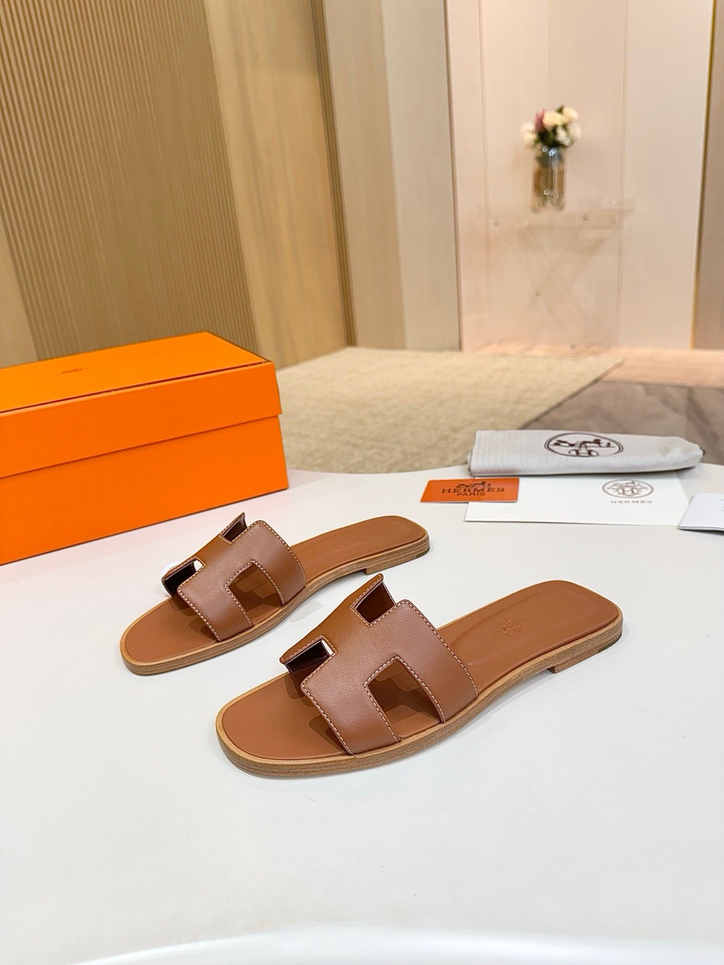 Hermes Oran Sandals in Brown - Afbeelding 3