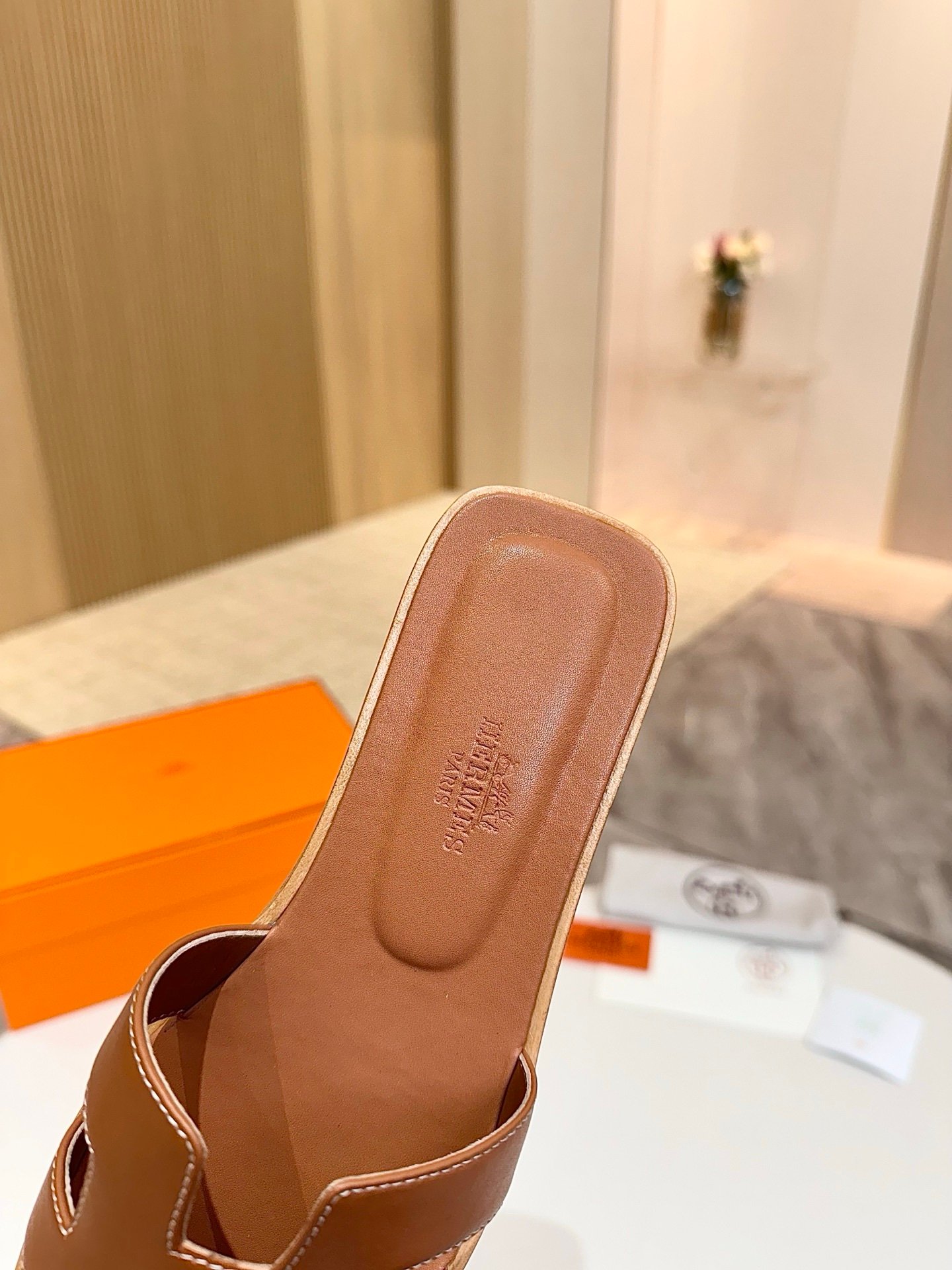 Hermes Oran Sandals in Brown - Afbeelding 4