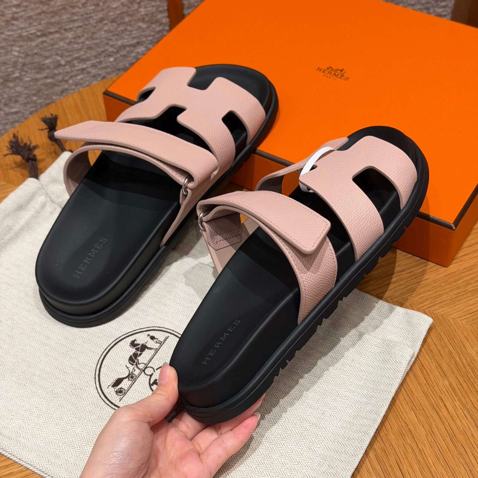 Hermes Chypre Sandals in Pink - Afbeelding 4
