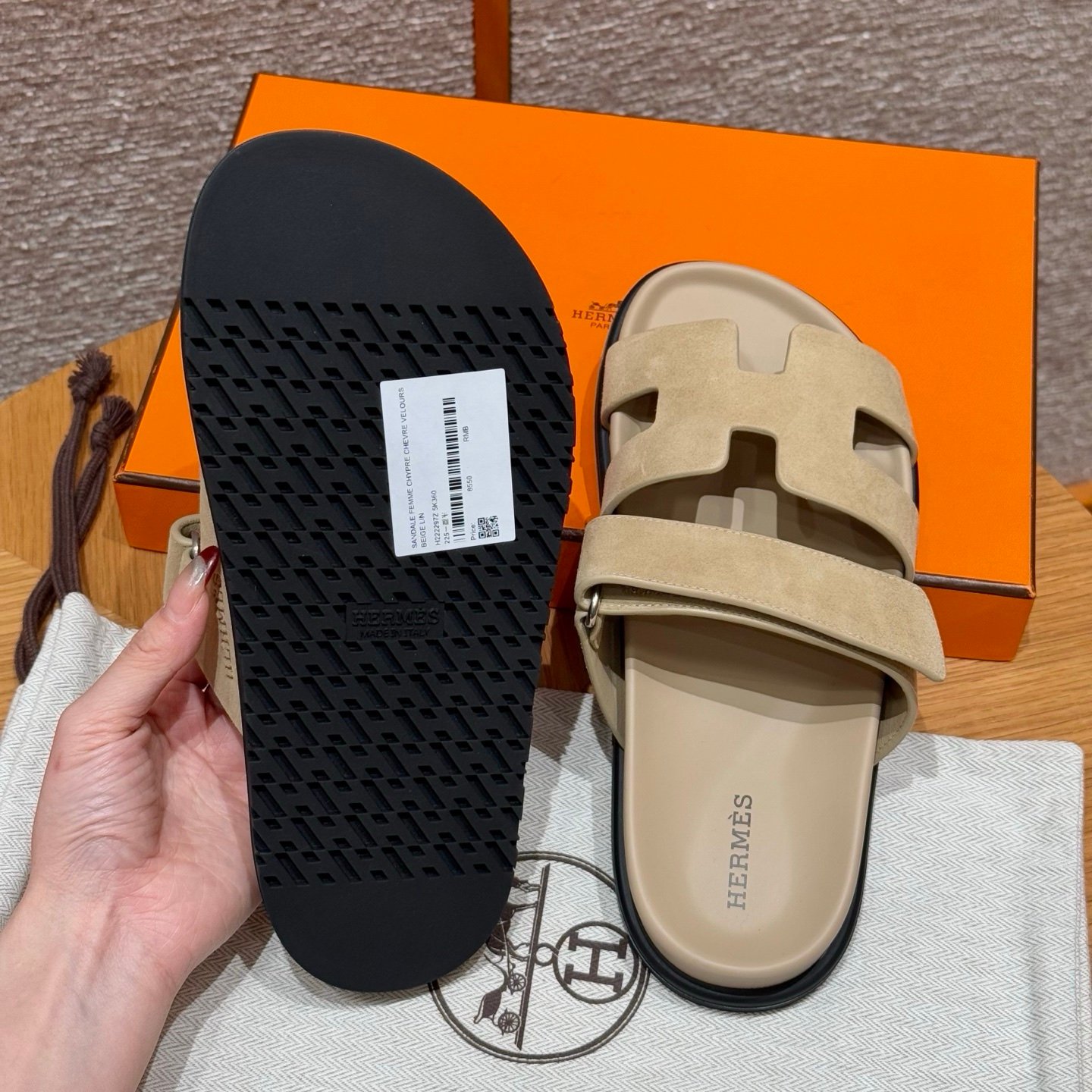 Hermes Chypre Sandals in Beige - Afbeelding 2