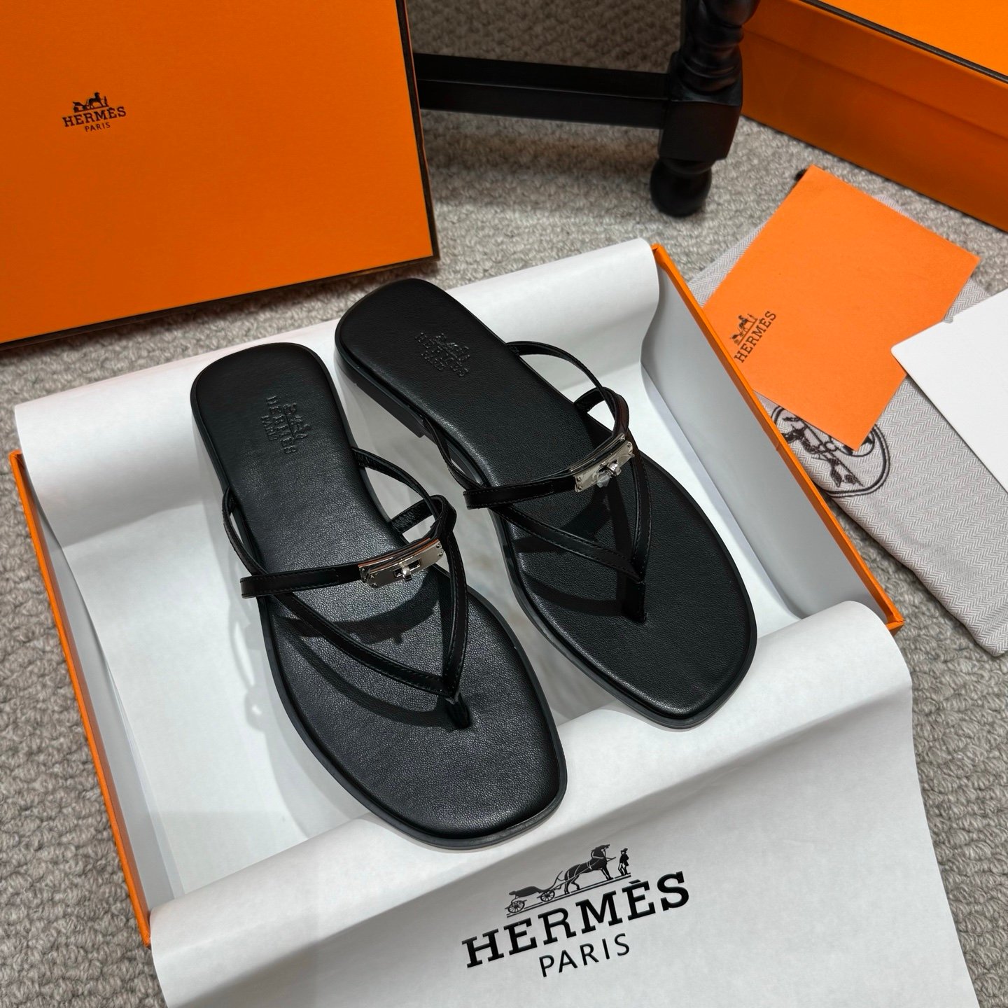 Hermes Miss Sandals in Black - Afbeelding 2
