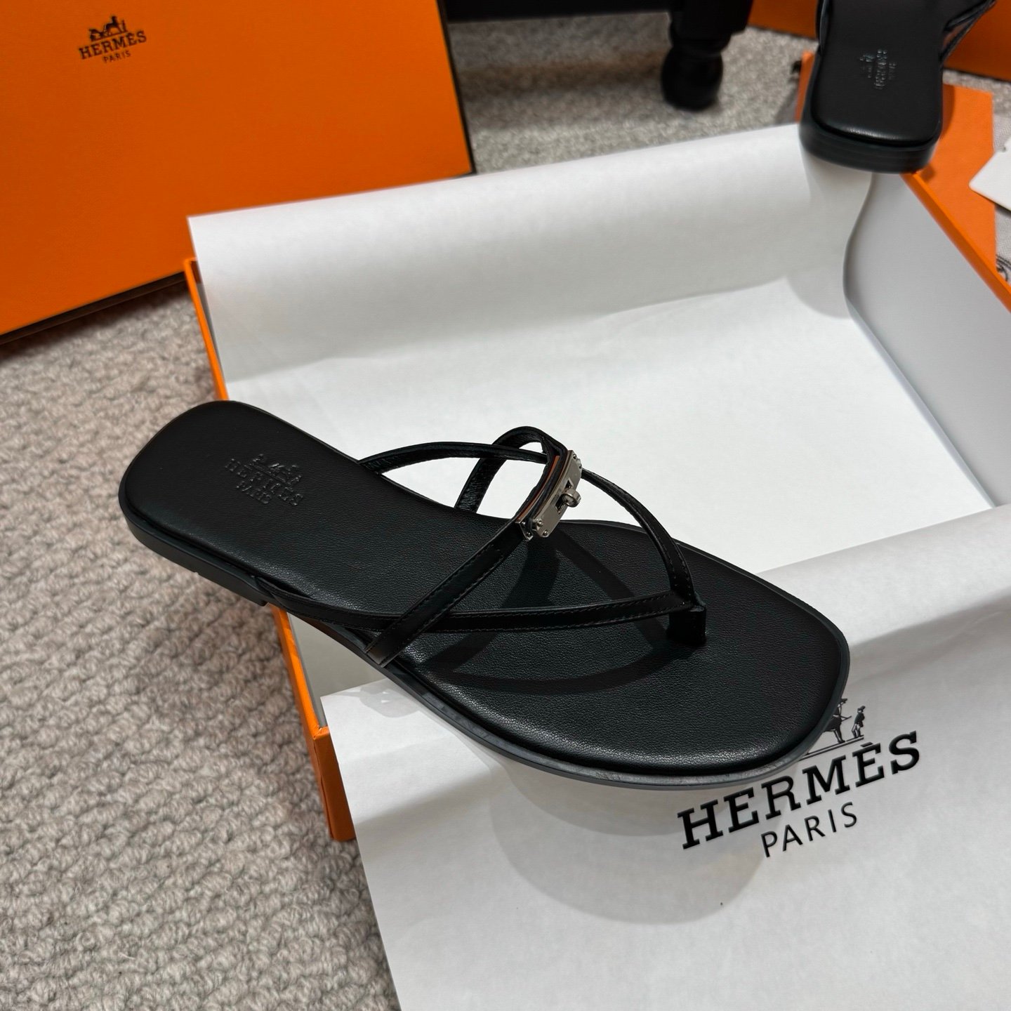 Hermes Miss Sandals in Black - Afbeelding 4