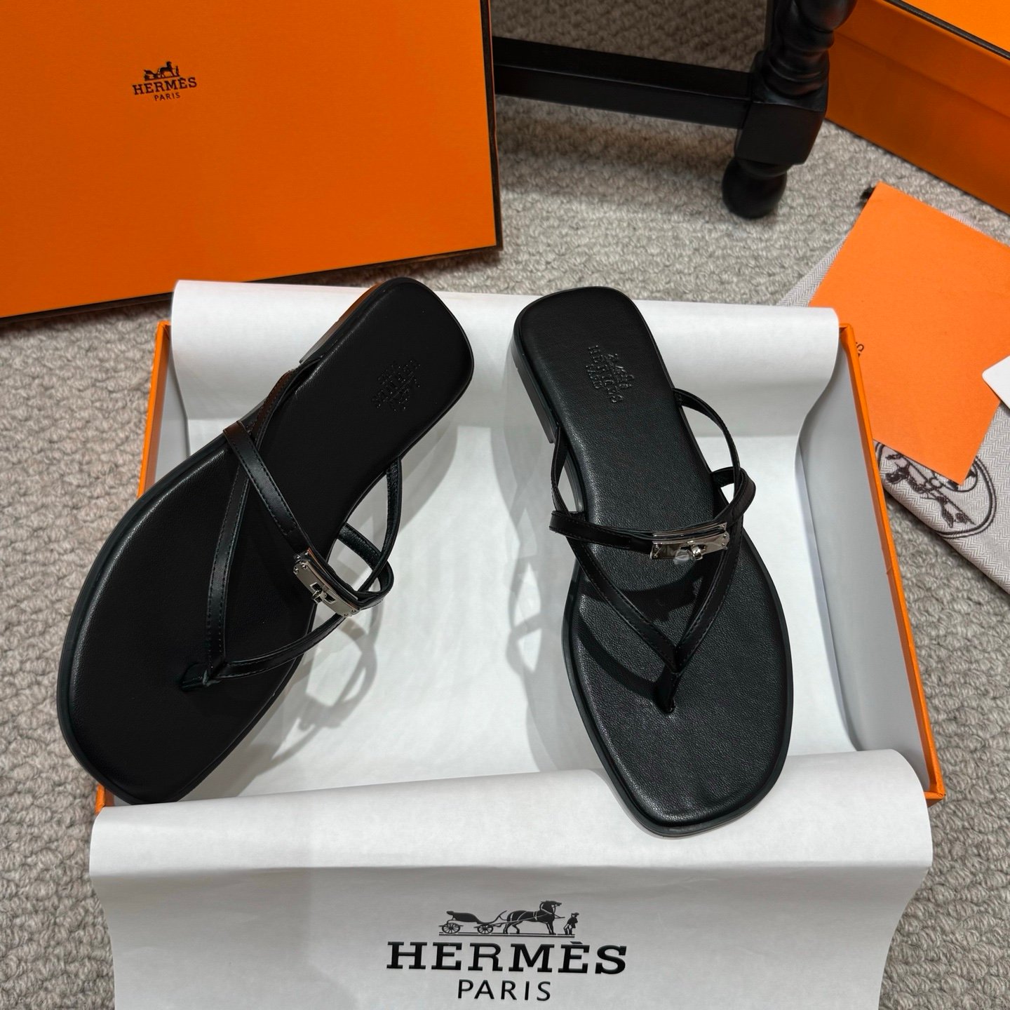 Hermes Miss Sandals in Black - Afbeelding 5