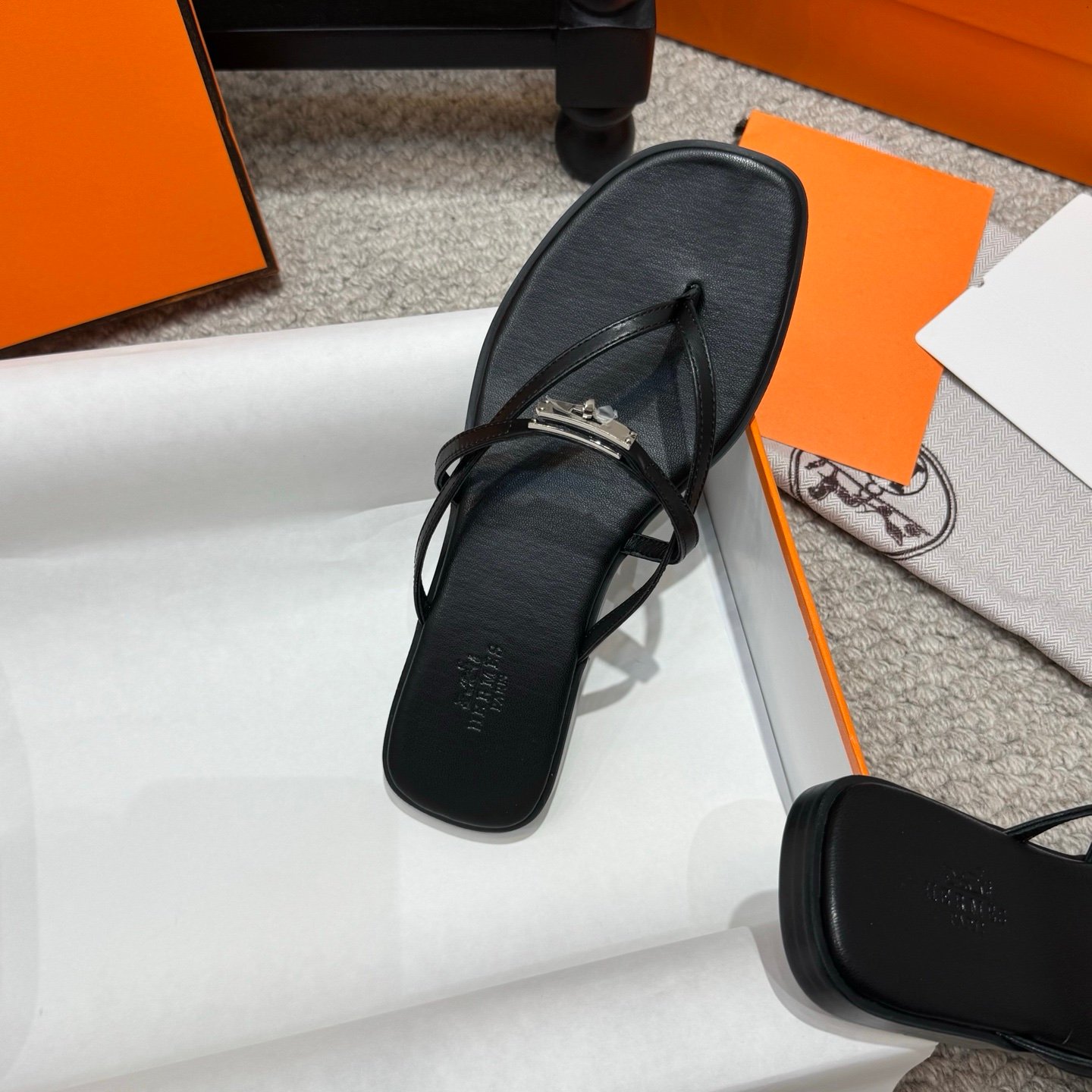 Hermes Miss Sandals in Black - Afbeelding 7