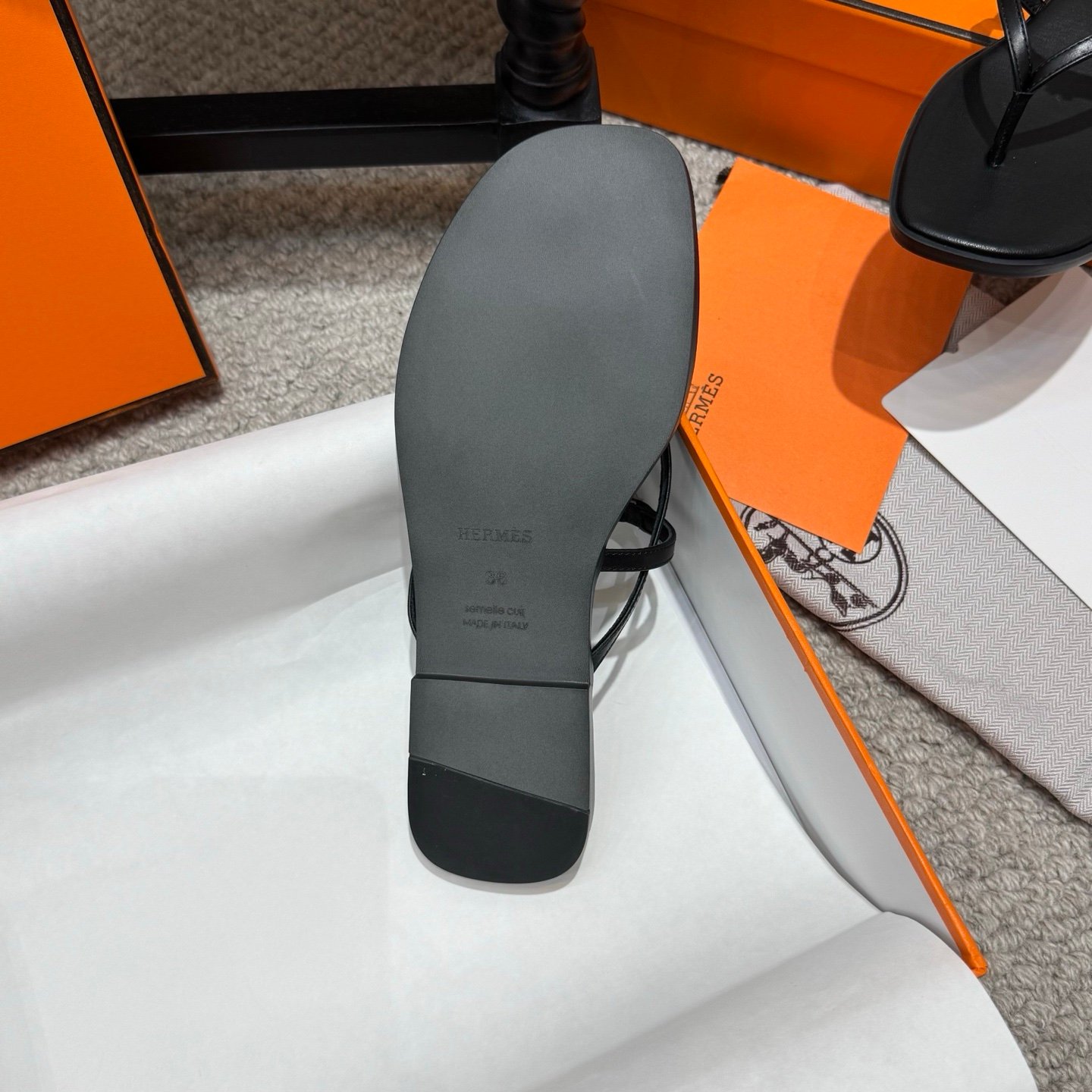 Hermes Miss Sandals in Black - Afbeelding 8