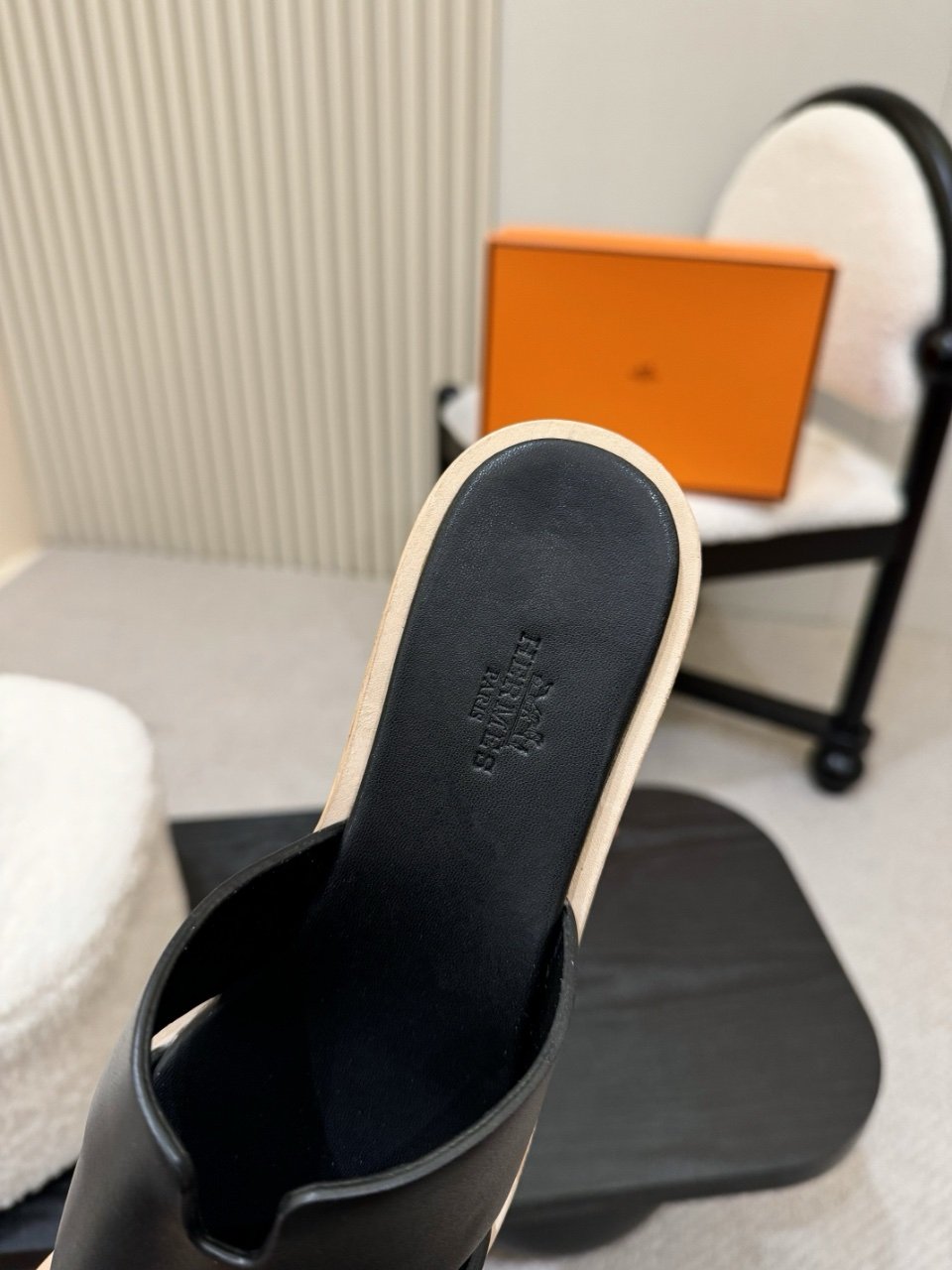 Hermes Platform Sandals in Black - Afbeelding 5