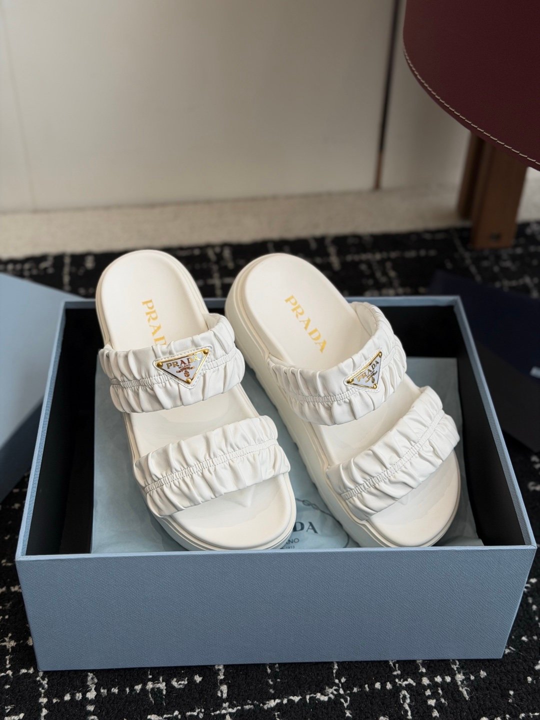 Prada Sandals in White Gold - Afbeelding 4