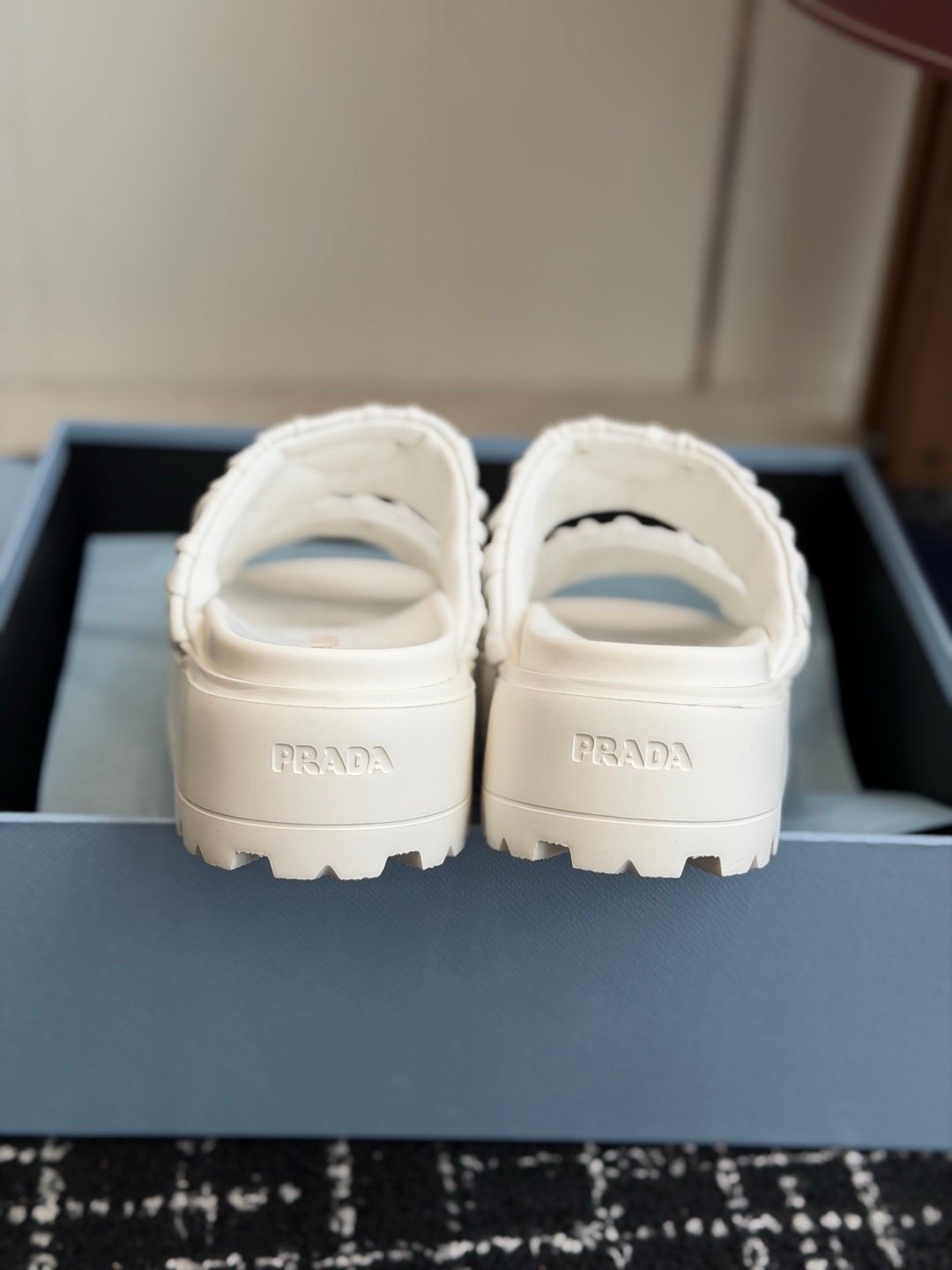 Prada Sandals in White Gold - Afbeelding 5