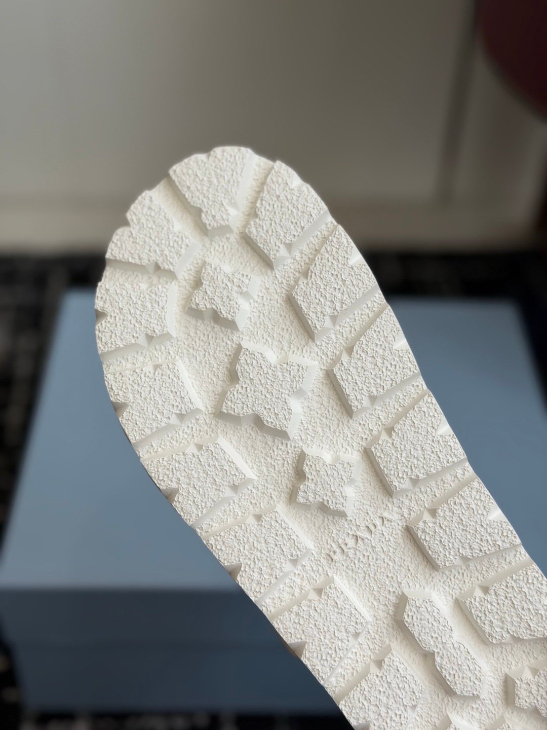 Prada Sandals in White Gold - Afbeelding 7