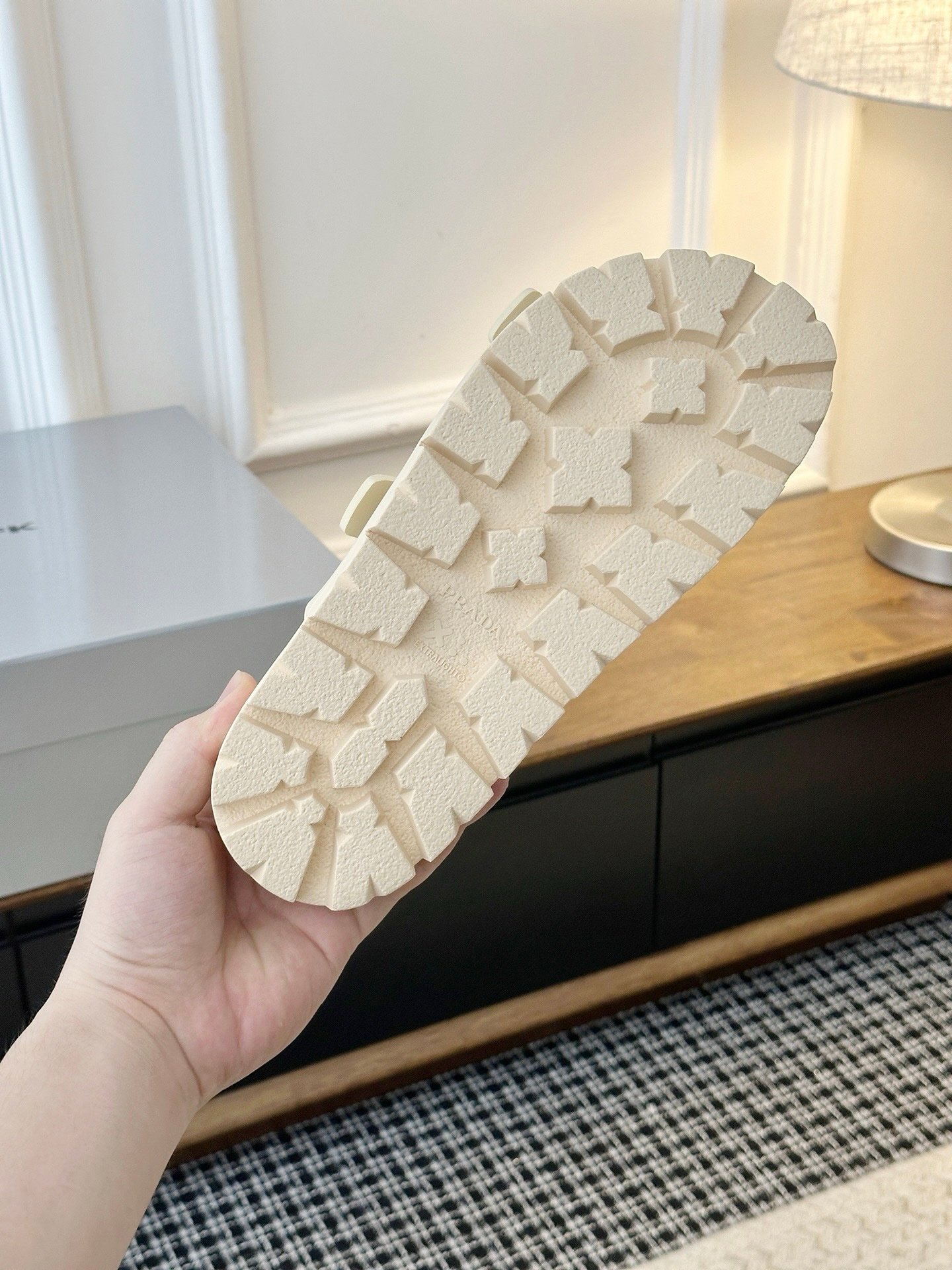 Prada Sandals in White Gold - Afbeelding 9