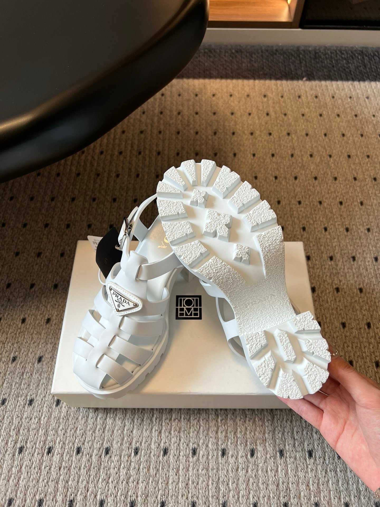 Prada Platform Sandals in White - Afbeelding 4