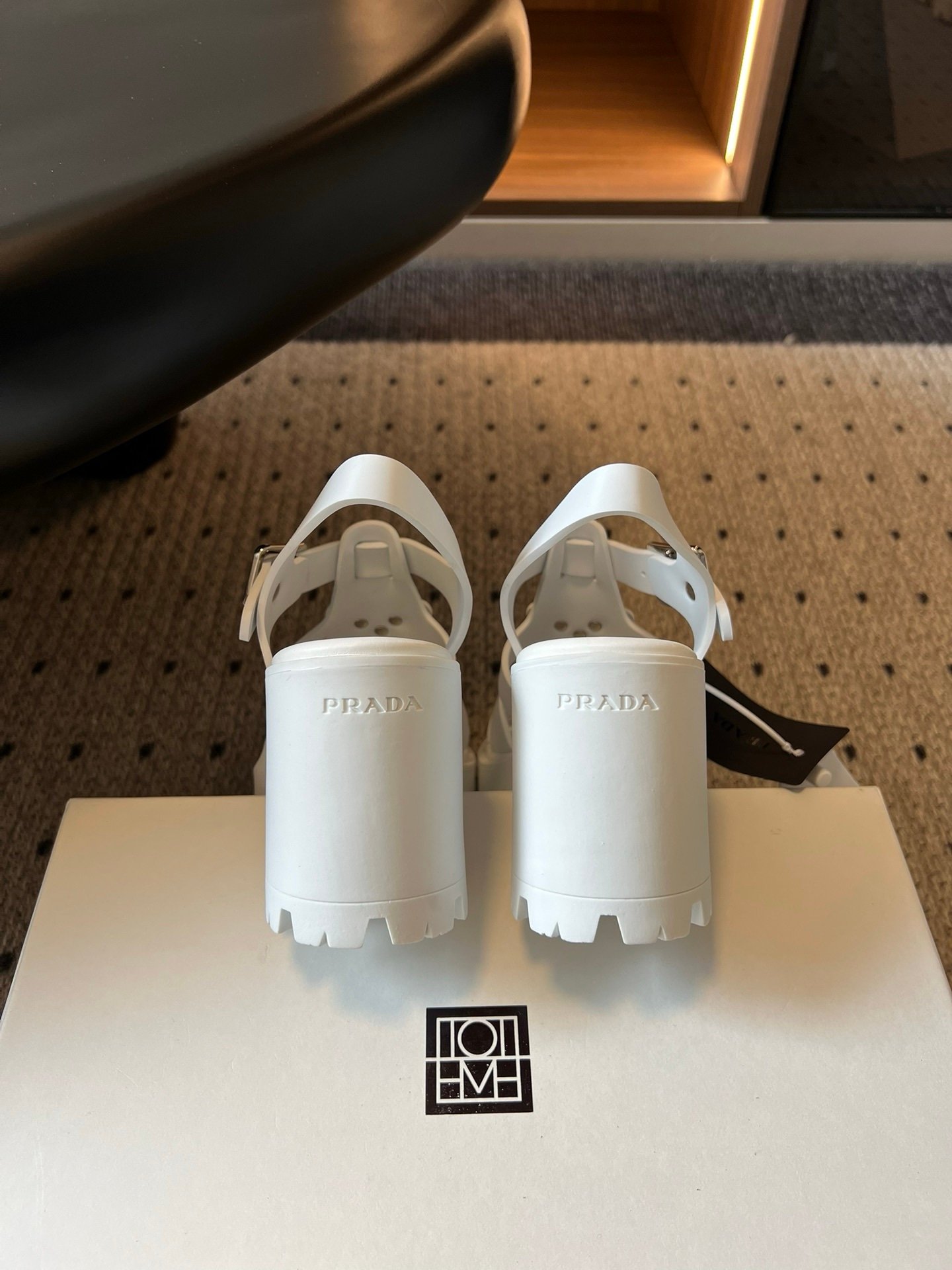 Prada Platform Sandals in White - Afbeelding 6