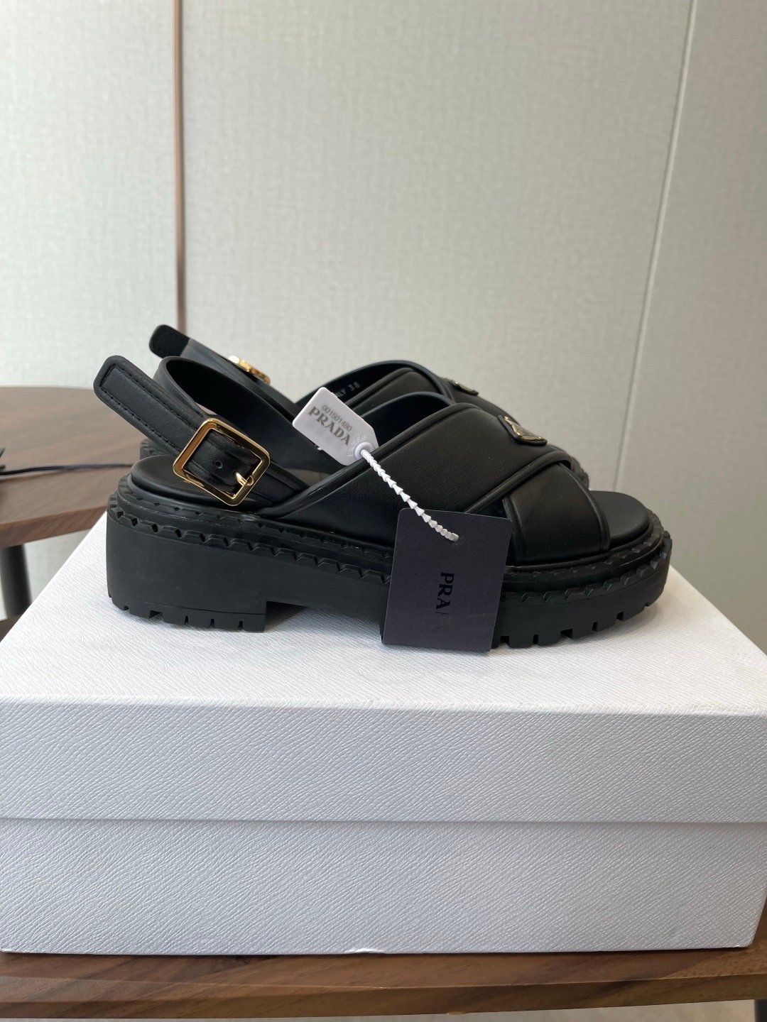 Prada Sandals in Black Gold - Afbeelding 2