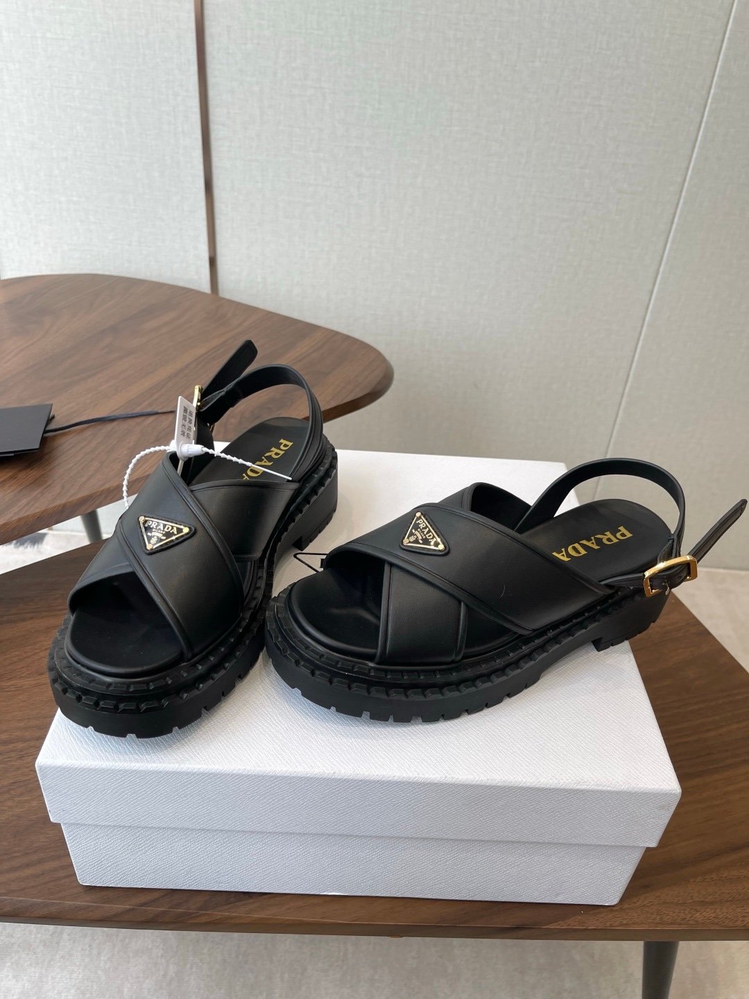 Prada Sandals in Black Gold - Afbeelding 3