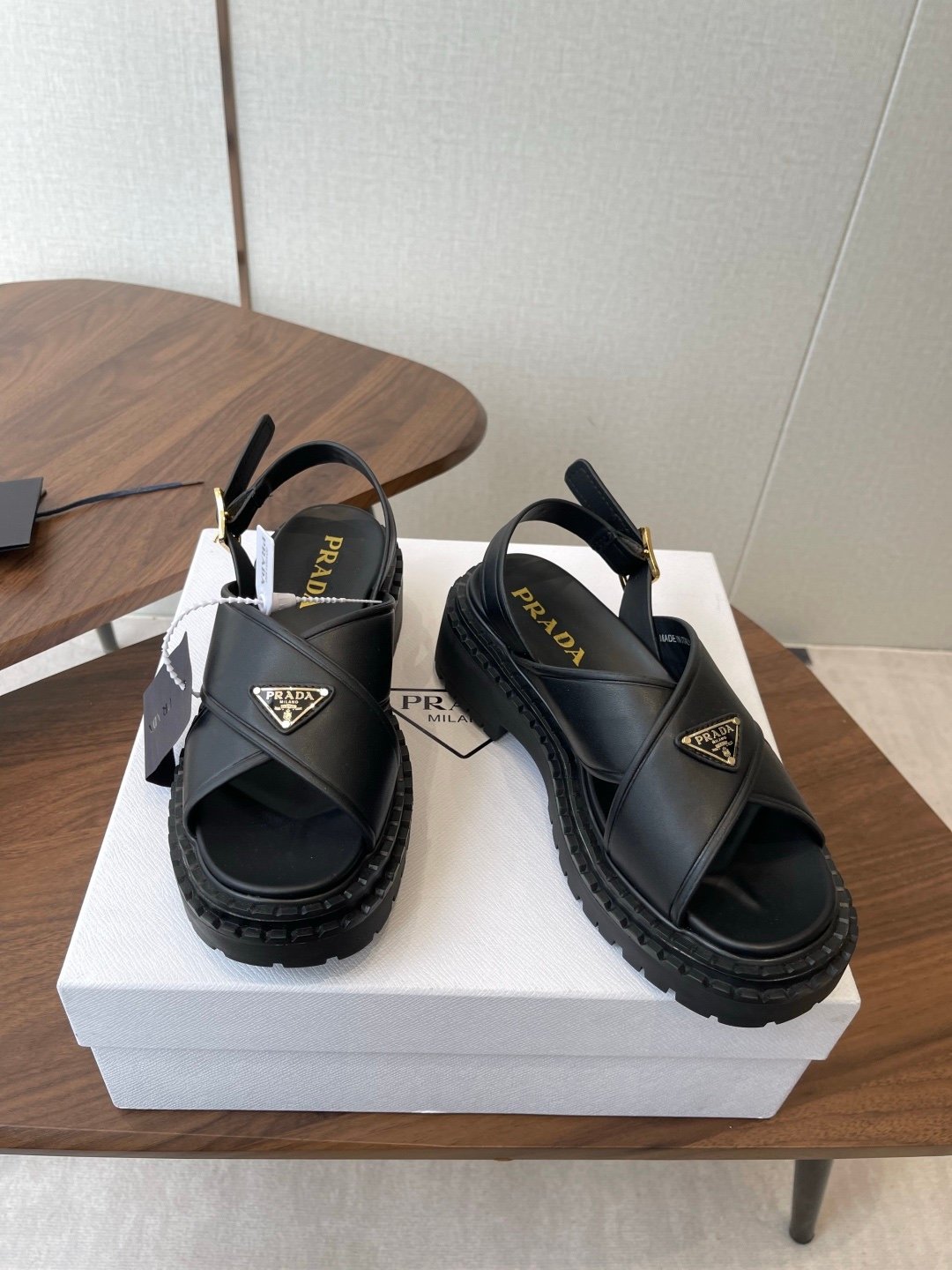 Prada Sandals in Black Gold - Afbeelding 4