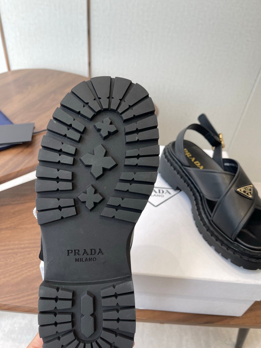Prada Sandals in Black Gold - Afbeelding 6