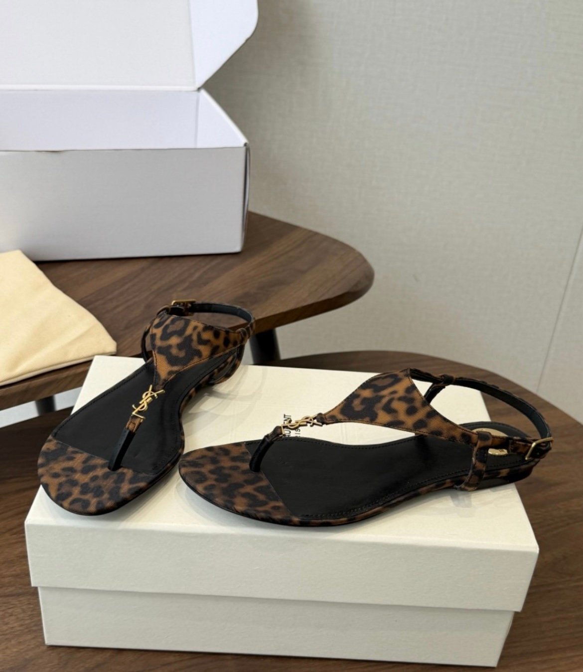YSL Thong Sandals in Print - Afbeelding 10