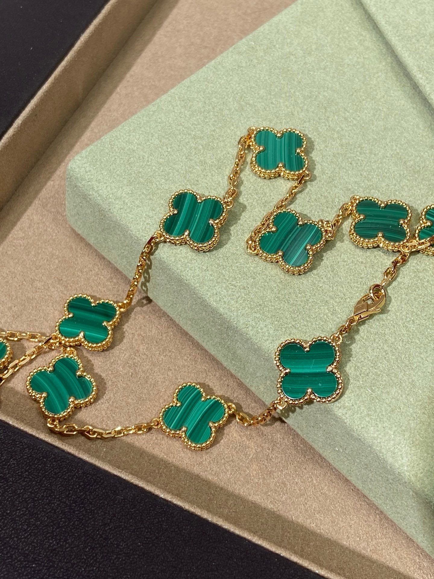 VCA Alhambra Necklace in Green Gold - Afbeelding 6