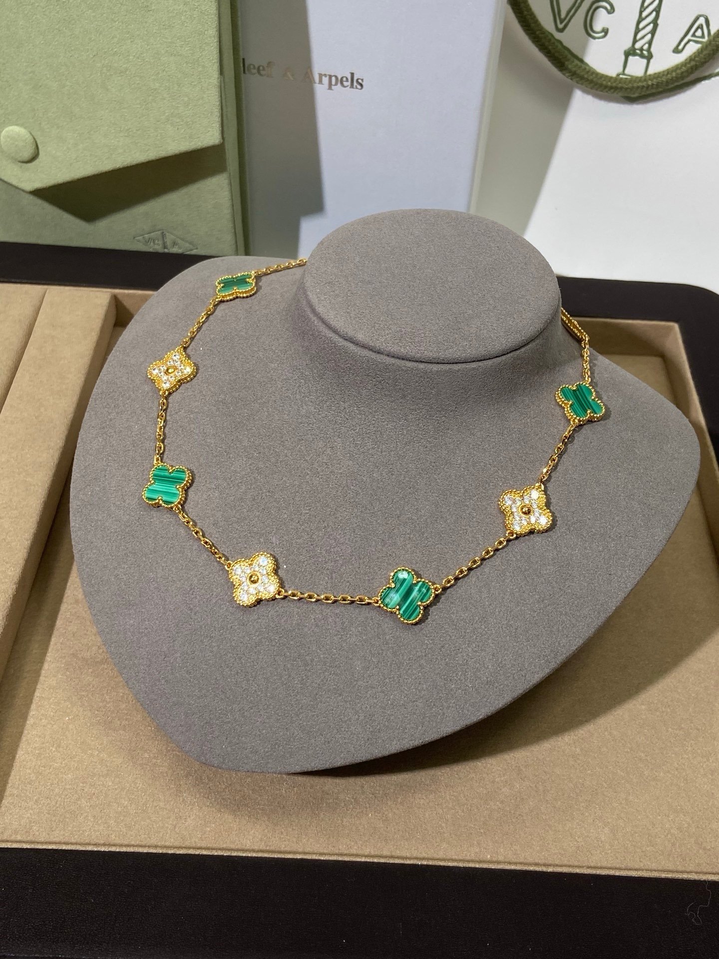 VCA Alhambra Necklace in Green Crystal Gold - Afbeelding 4