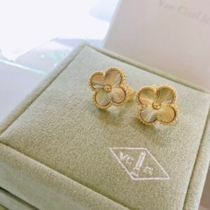 Alternative view of VCA Alhambra Earring in Gold