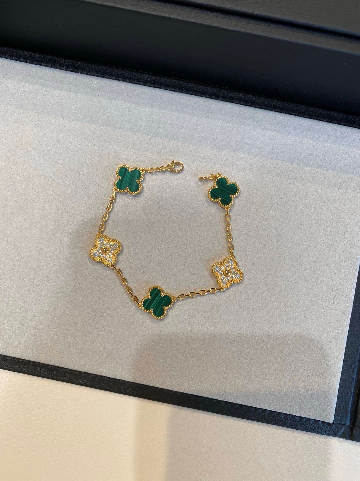VCA Alhambra Bracelet in Green Crystal Gold