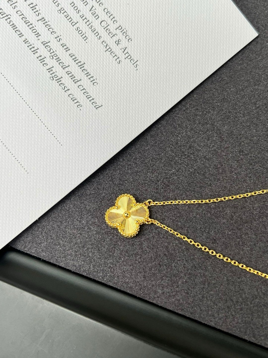 VCA Alhambra Necklace in Gold - Afbeelding 4