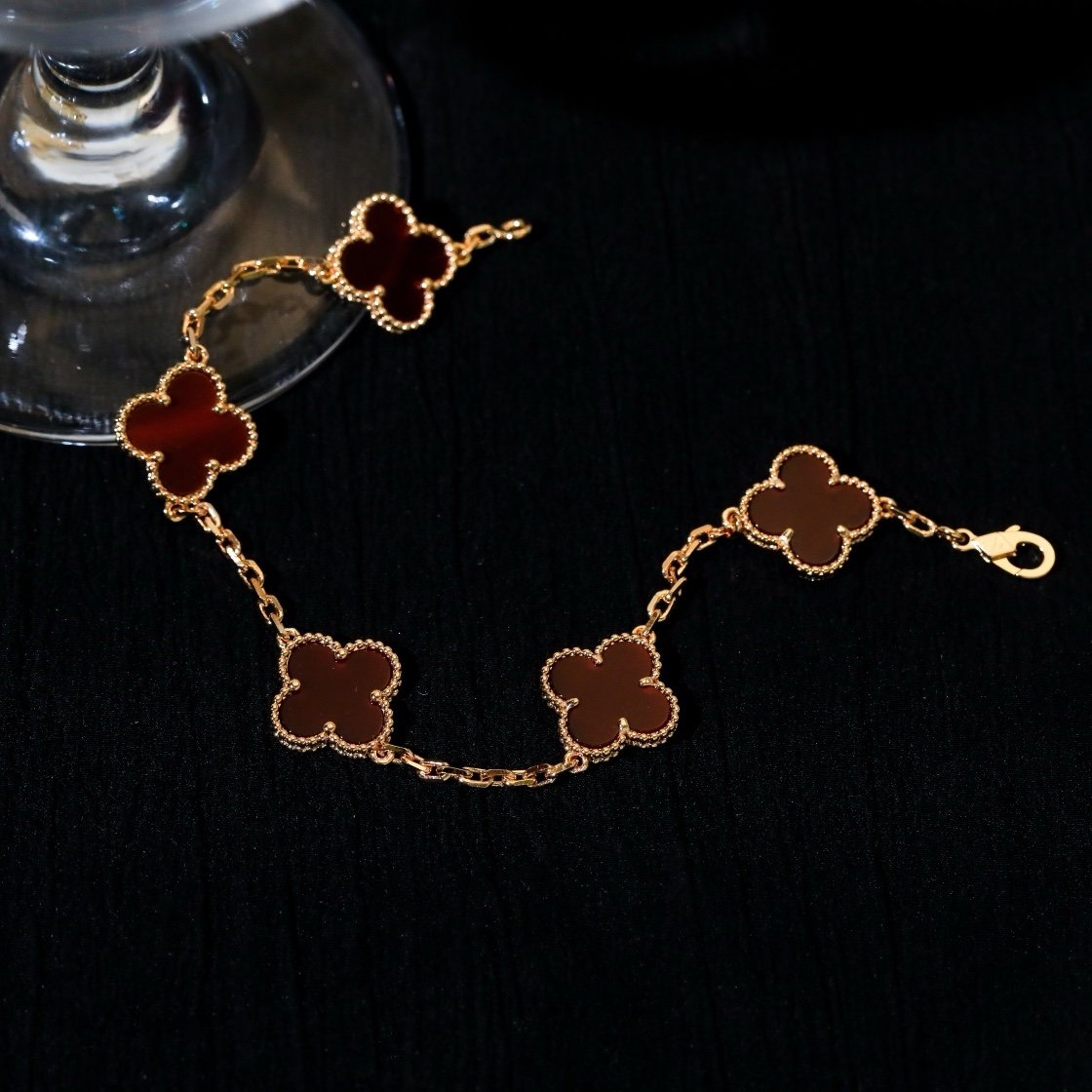 VCA Alhambra Bracelet in Red Gold - Afbeelding 4