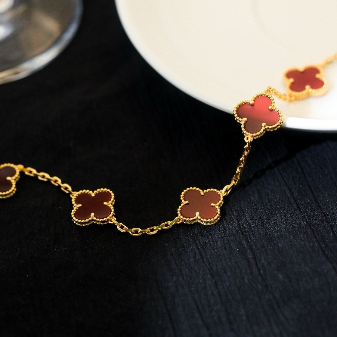VCA Alhambra Bracelet in Red Gold - Afbeelding 6