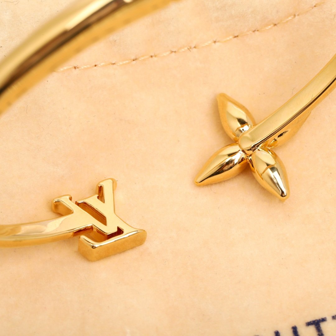 Louis Vuitton Signature Bracelet in Gold - Afbeelding 2