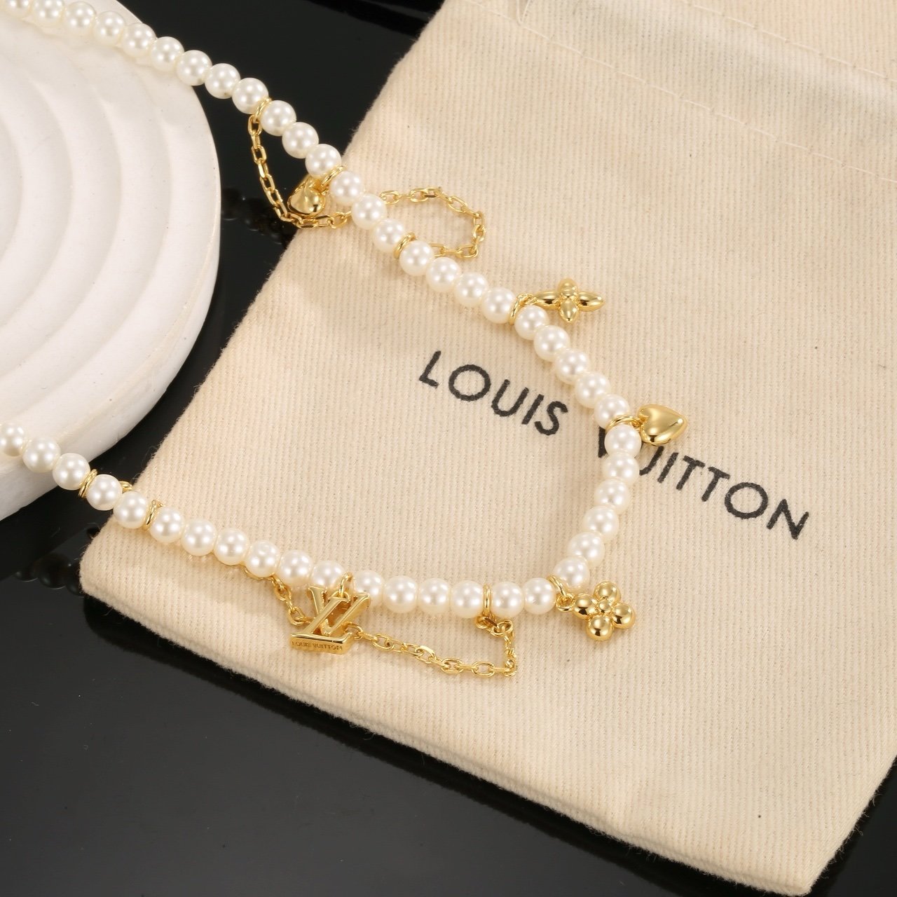 Louis Vuitton Pearl Necklace - Afbeelding 2