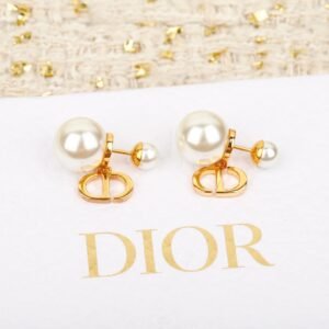 Alternative view of Dior Earrings in Pearl Gold