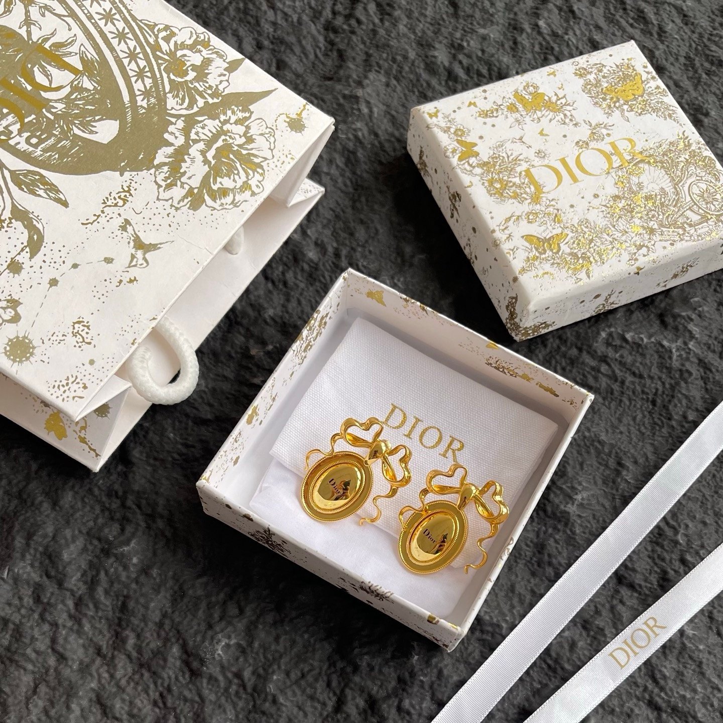 Dior Earrings in Gold - Afbeelding 2