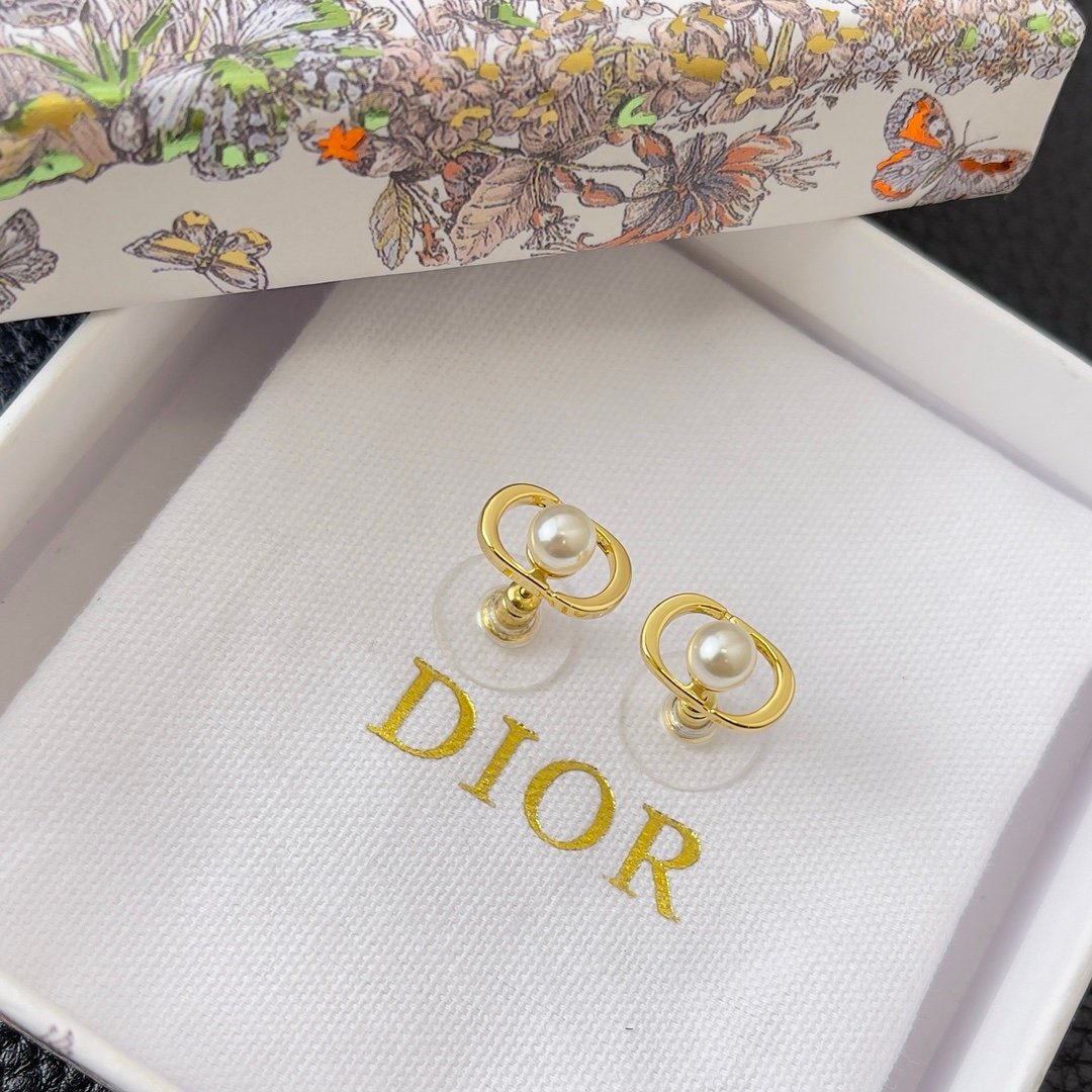 Dior Earrings in Pearl Gold