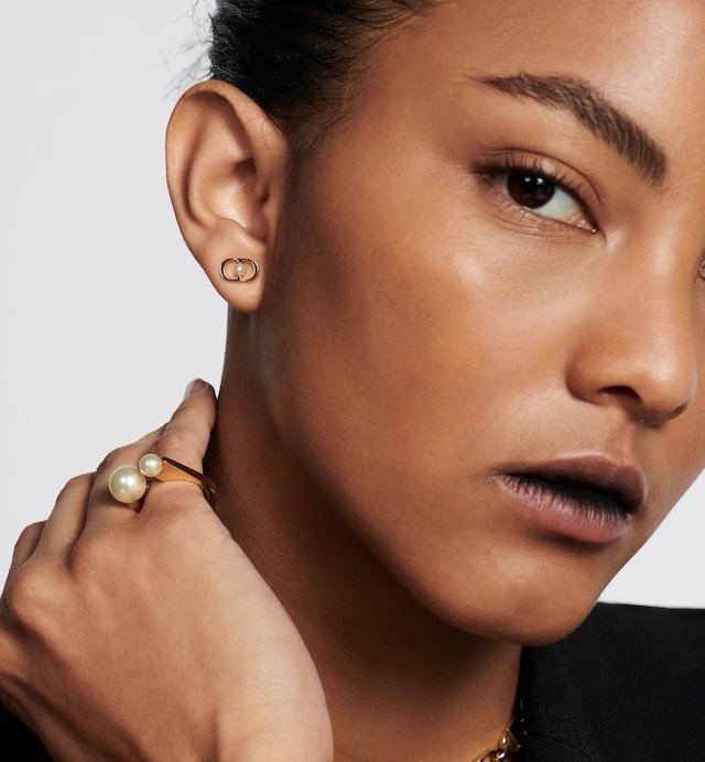 Dior Earrings in Pearl Gold - Afbeelding 5