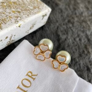 Dior Earrings Pearl Gold