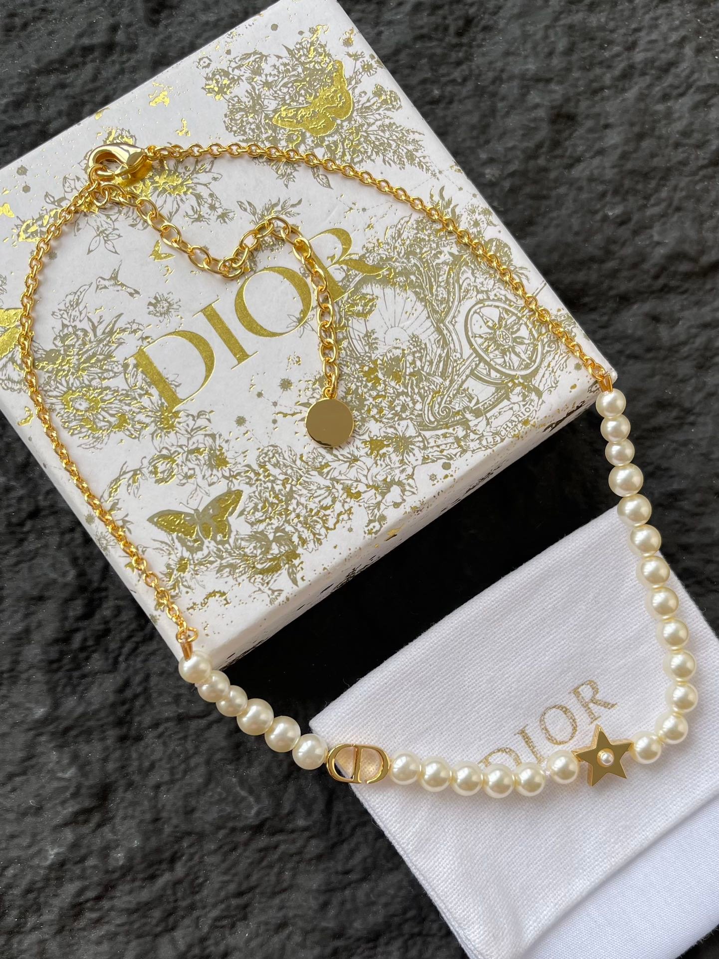 Dior Pearl Necklace in Gold