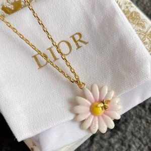Dior Daisy Necklace in Gold