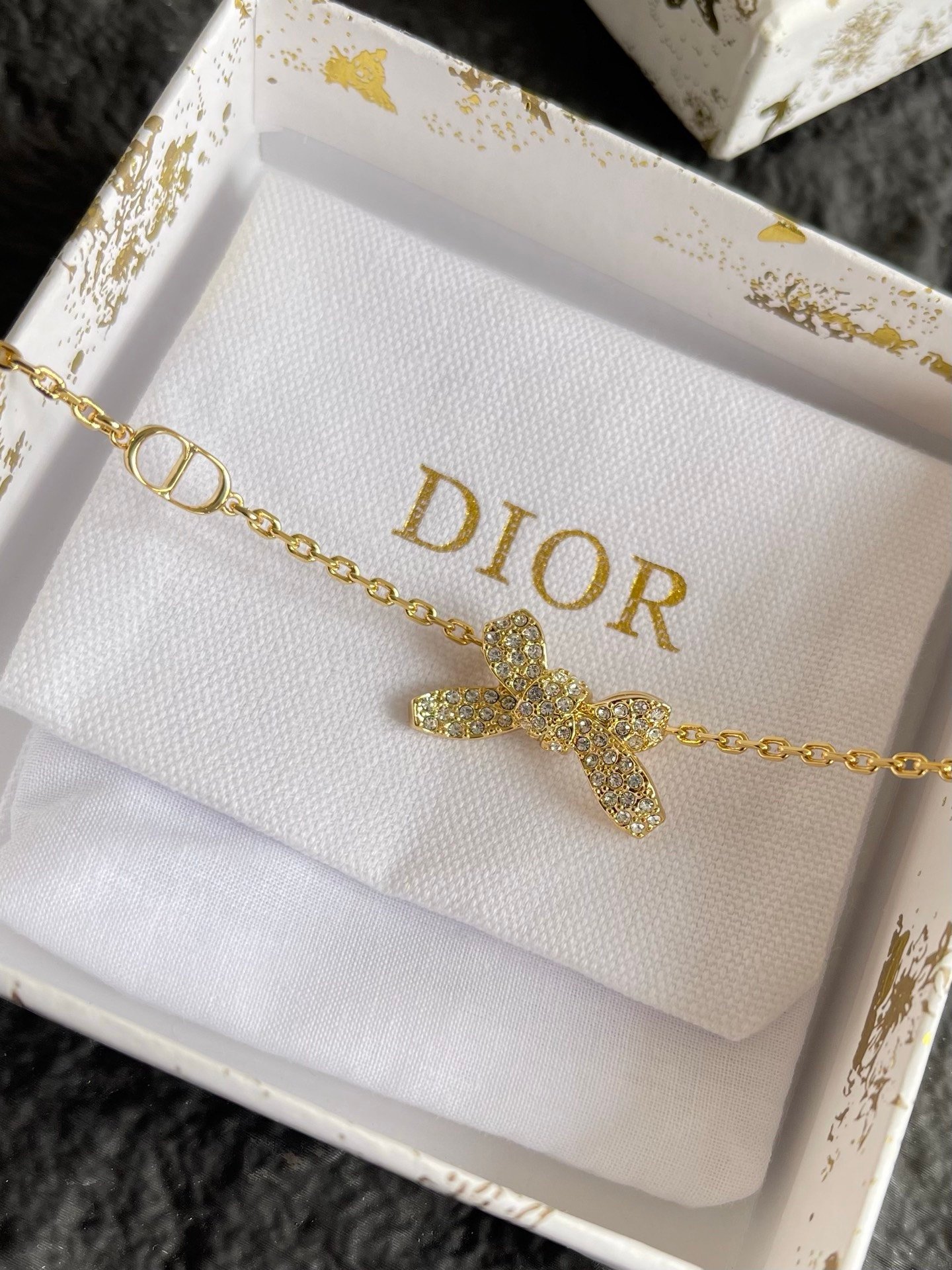 Dior Bow Bracelet in Gold - Afbeelding 2