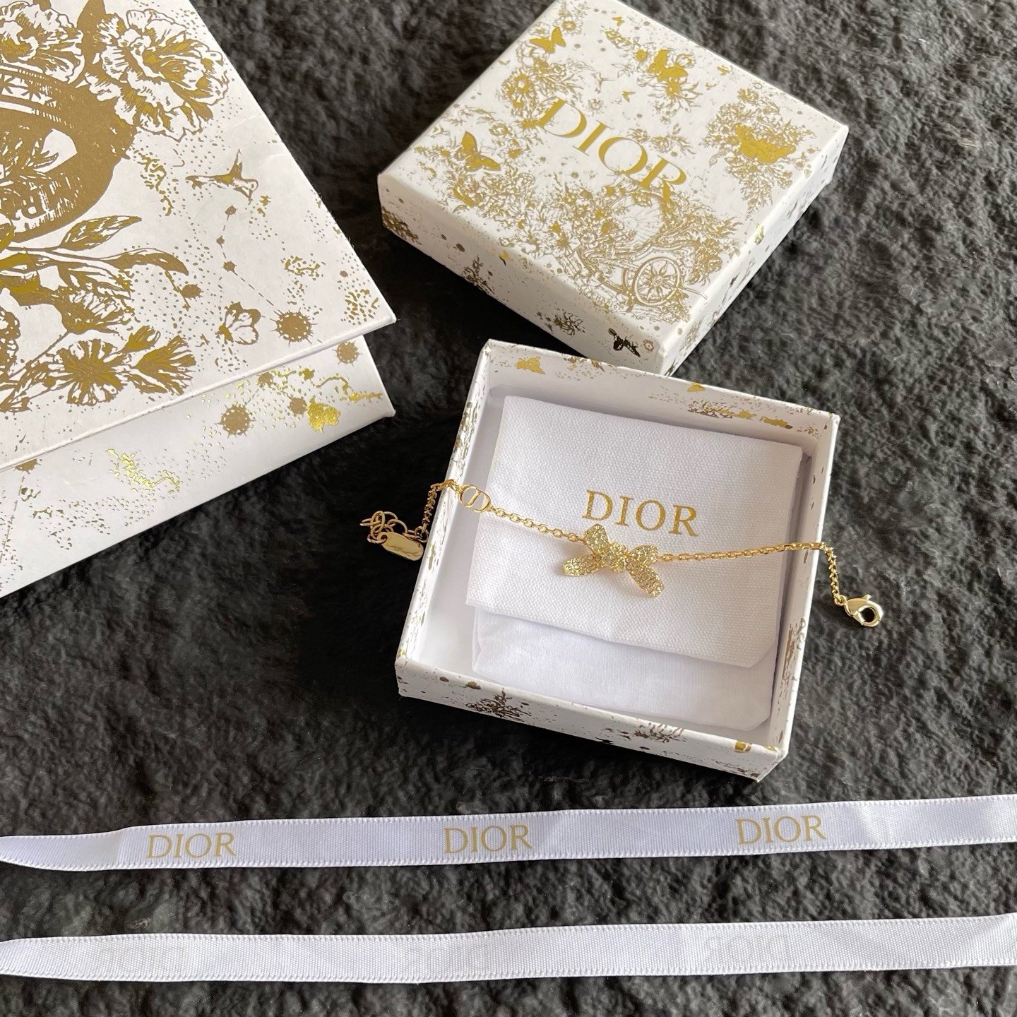 Dior Bow Bracelet in Gold - Afbeelding 4