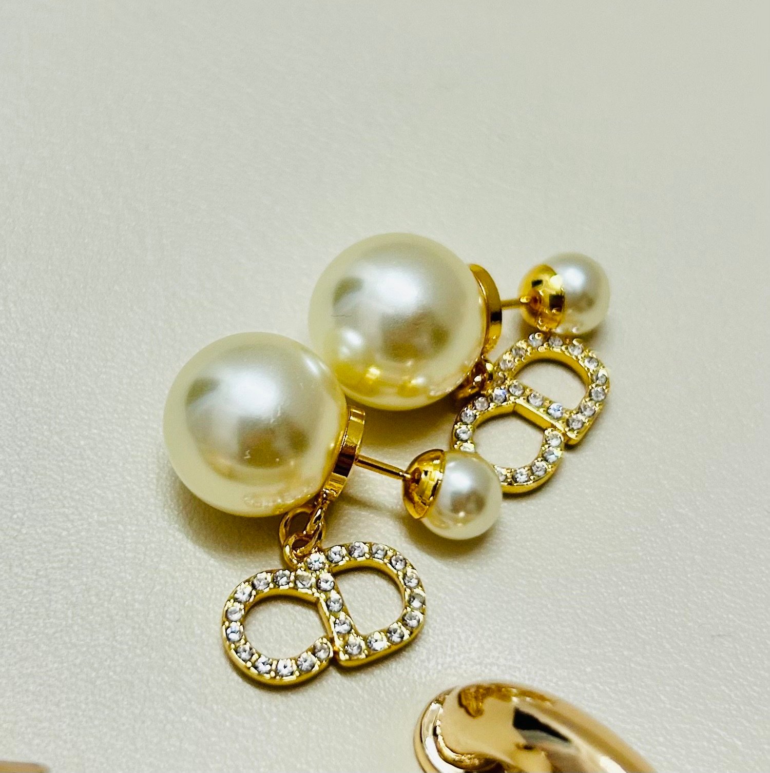 Dior Pearl Earrings in Crystal Gold - Afbeelding 2