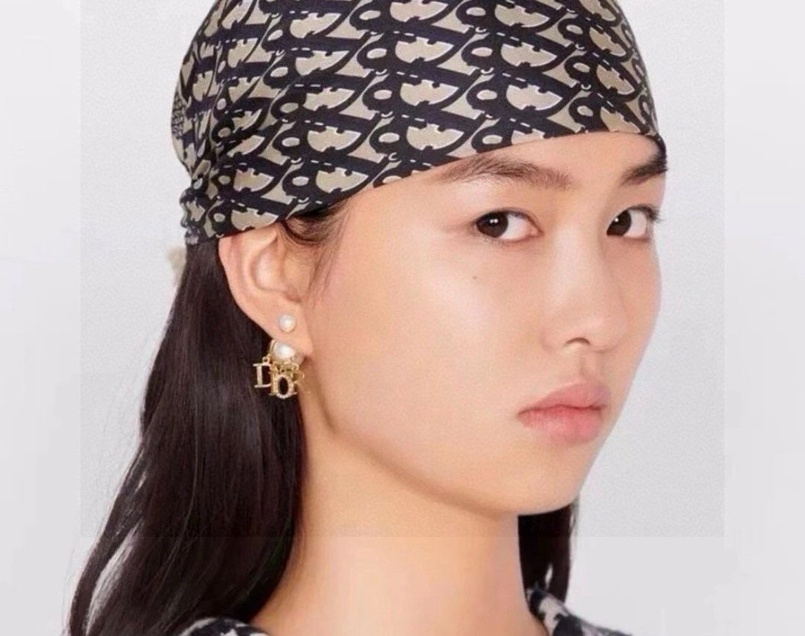 Dior Pearl Earrings in Gold - Afbeelding 4