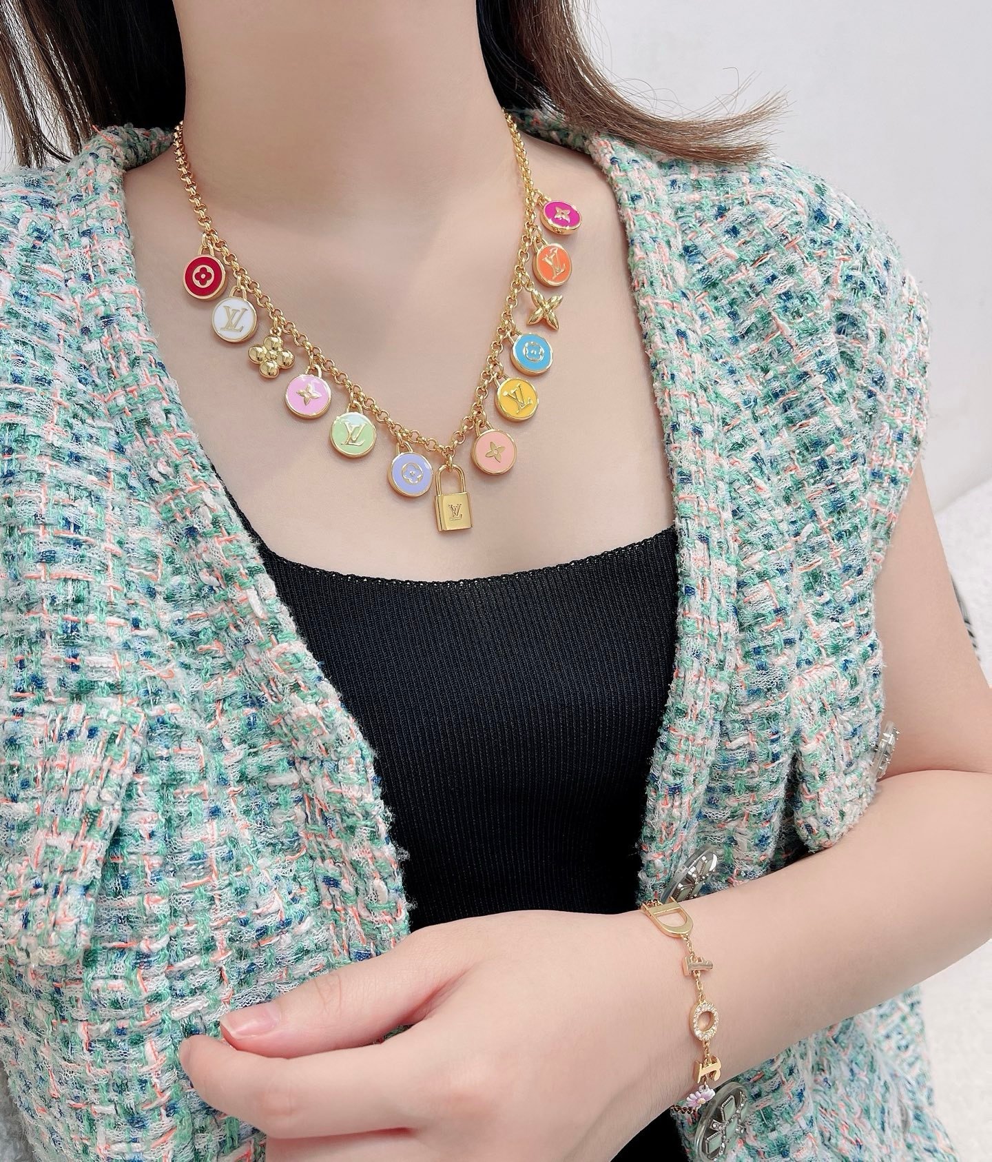 Louis Vuitton Confetti Necklace in Multicolor Gold - Afbeelding 4