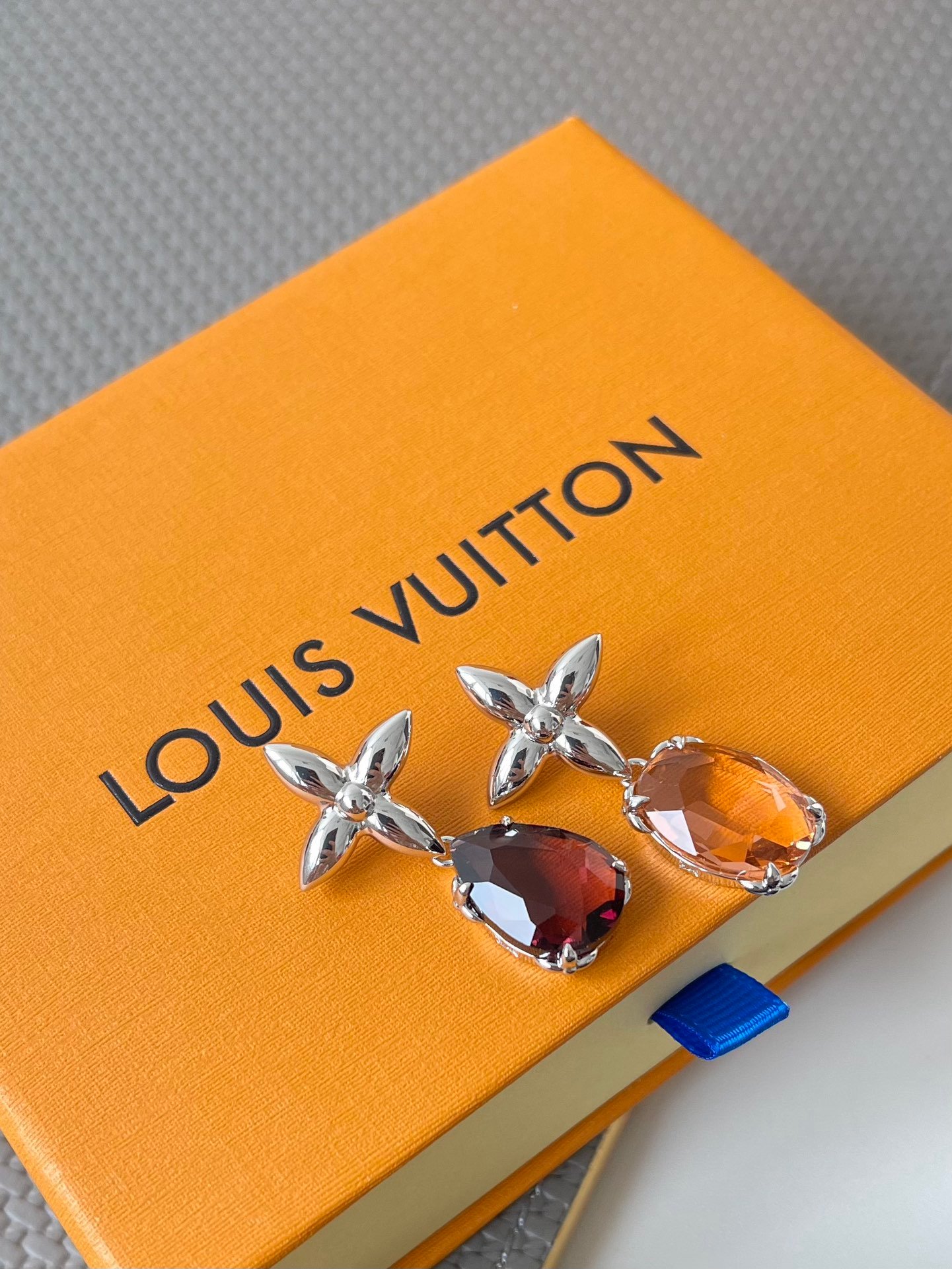 Louis Vuitton Earrings in Silver
