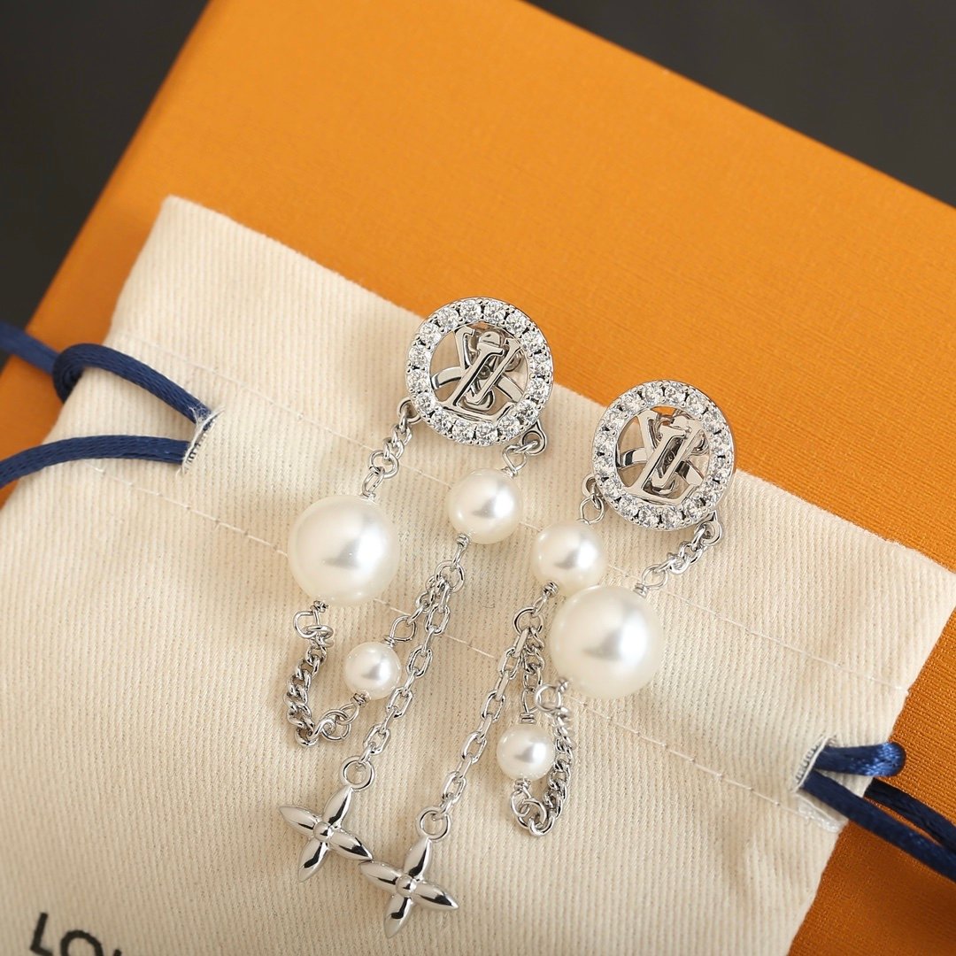 Louis Vuitton Earrings in Silver