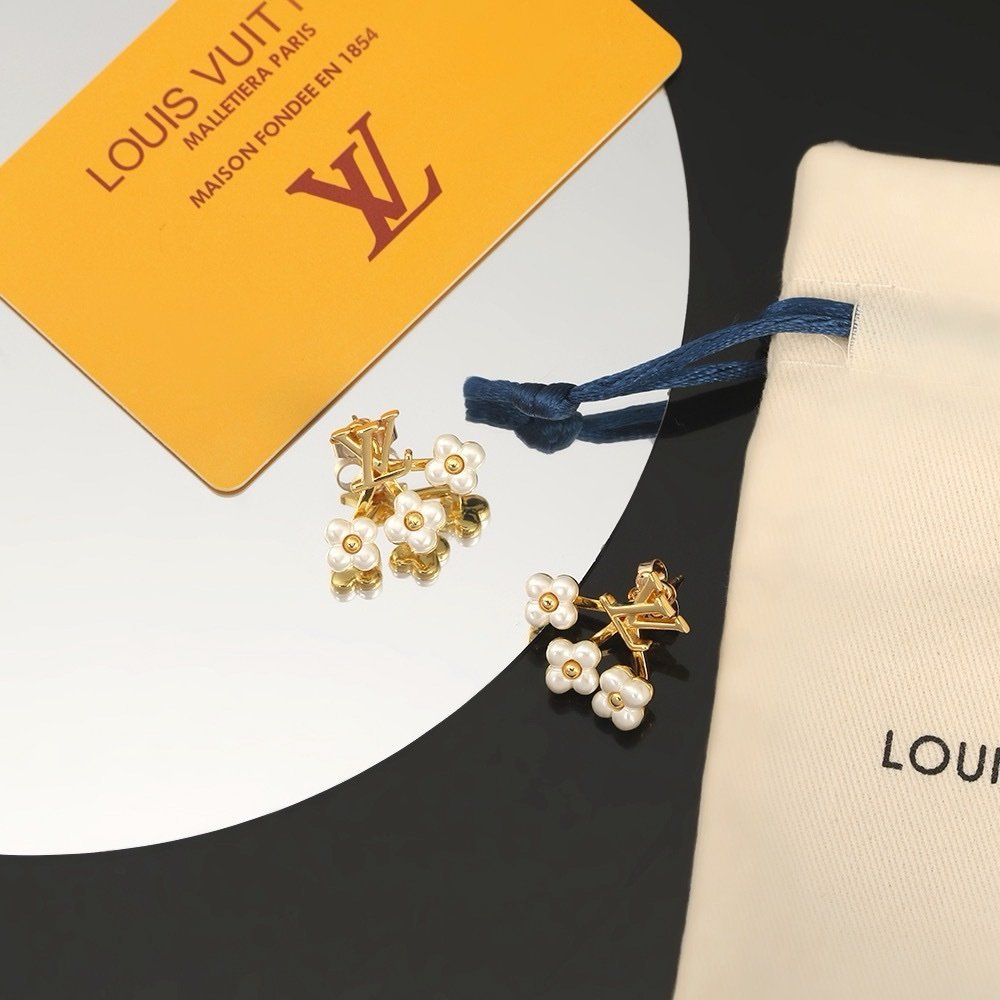 Louis Vuitton Flower Pearl Earrings in Gold - Afbeelding 2