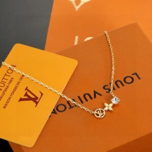Louis Vuitton Necklace in Gold