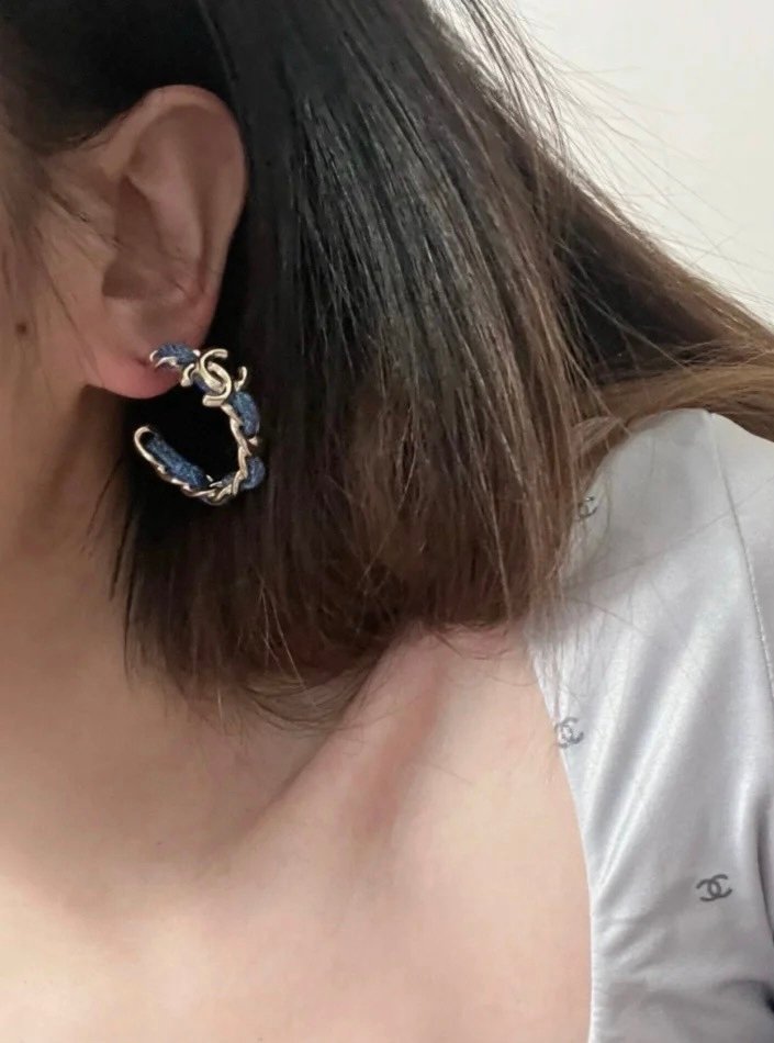 Chanel Hoop Earrings in Denim Blue - Afbeelding 3