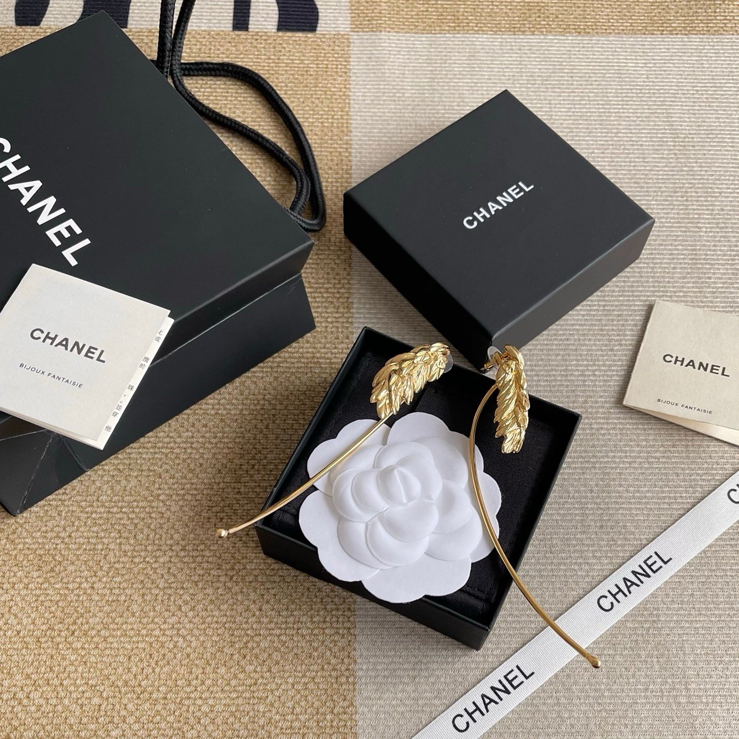 Chanel Pendant Earrings in Gold - Afbeelding 2