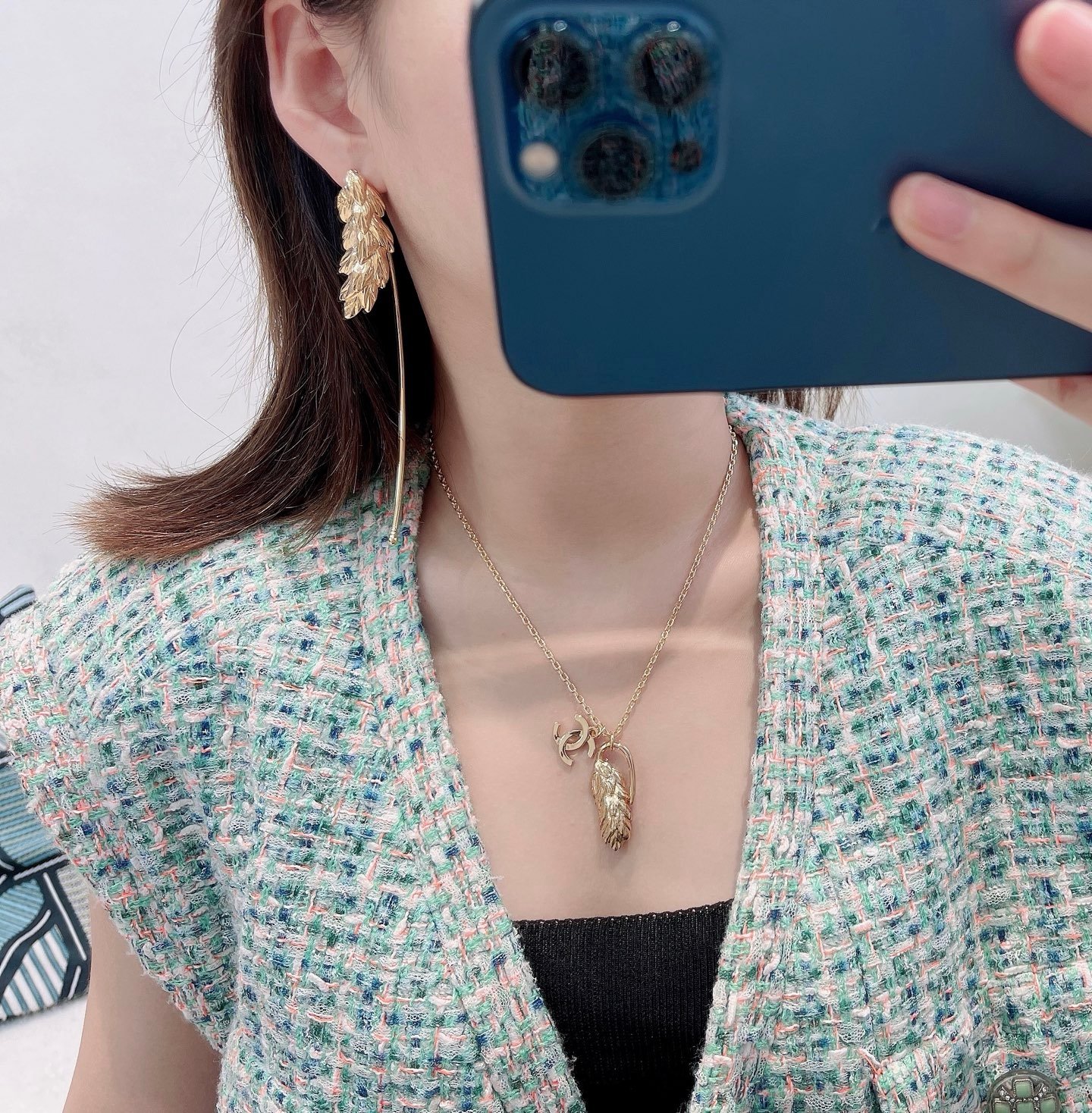 Chanel Pendant Earrings in Gold - Afbeelding 3